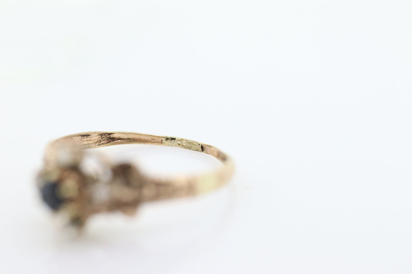 Antique ring. 10k diamond and sapphire Halo ring. 10k victorian diamond buttercup ring. st(58)