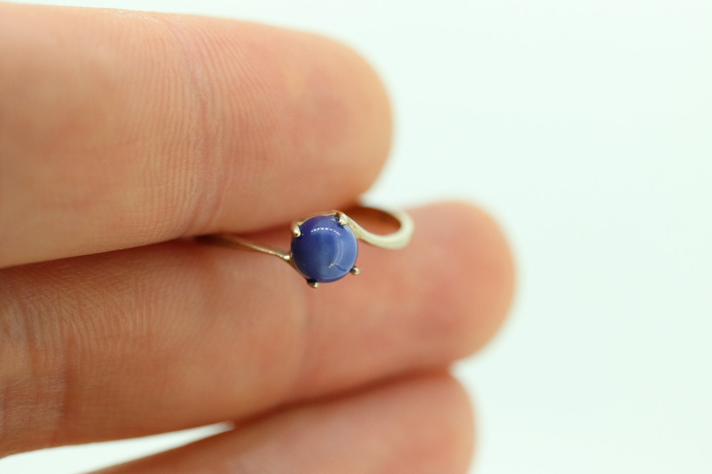 Linde Blue STAR Sapphire Solitaire  ring. 10k White gold sapphire solitaire. Dainty Blue Star Sapphire bypass ring. st(43)