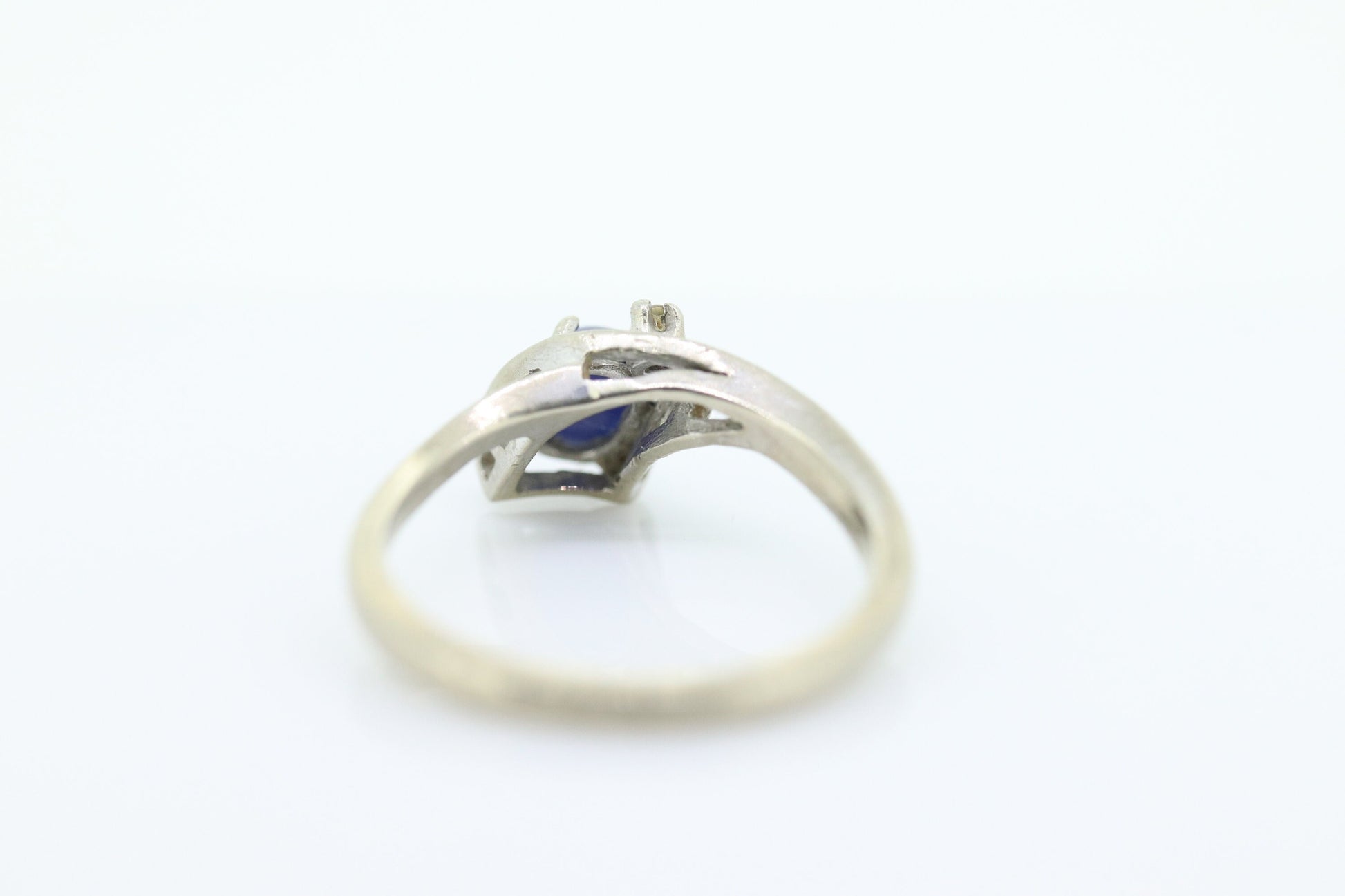 Linde Blue STAR Sapphire Diamond Solitaire  ring. 10k White gold sapphire solitaire. Wrap Around Blue Star Sapphire bypass ring. st(40)