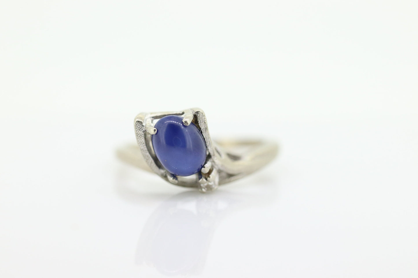 Linde Blue STAR Sapphire Diamond Solitaire  ring. 10k White gold sapphire solitaire. Wrap Around Blue Star Sapphire bypass ring. st(40)