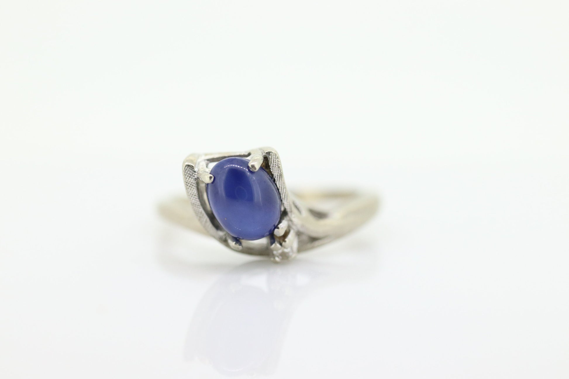 Linde Blue STAR Sapphire Diamond Solitaire  ring. 10k White gold sapphire solitaire. Wrap Around Blue Star Sapphire bypass ring. st(40)