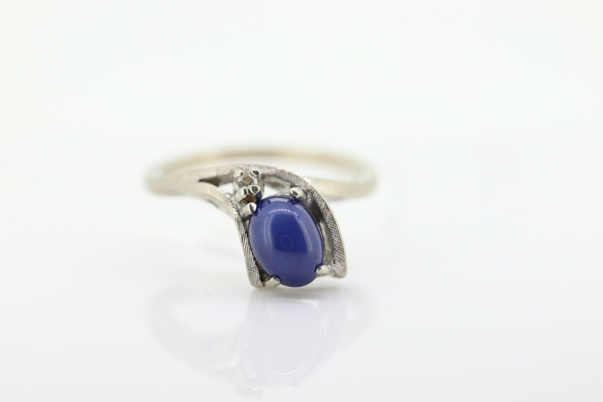 Linde Blue STAR Sapphire Diamond Solitaire  ring. 10k White gold sapphire solitaire. Wrap Around Blue Star Sapphire bypass ring. st(40)