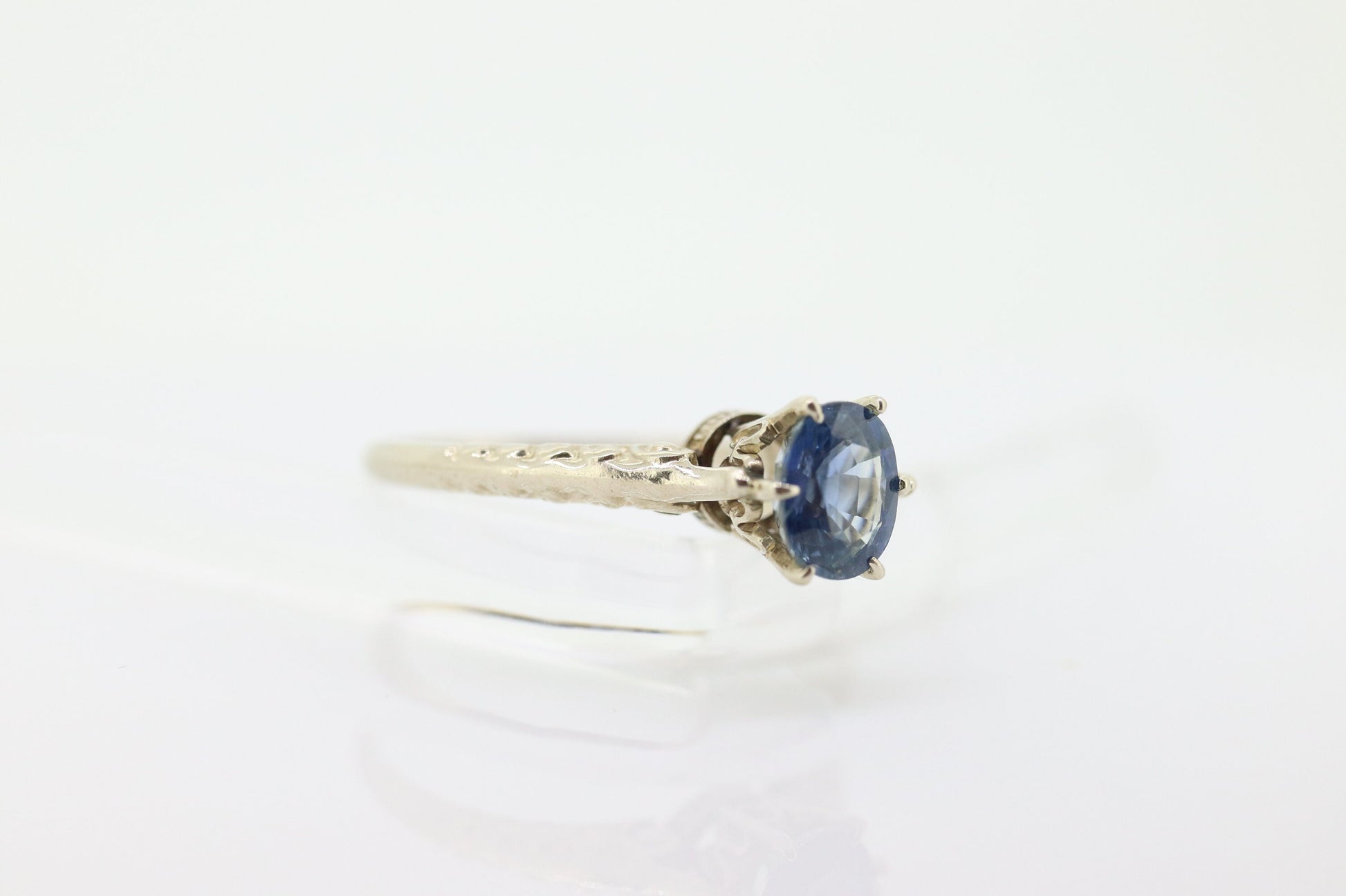 Large oval Sapphire 14k solitaire ring. 14k white gold Art deco engraved designs and high cathedral. st(63)