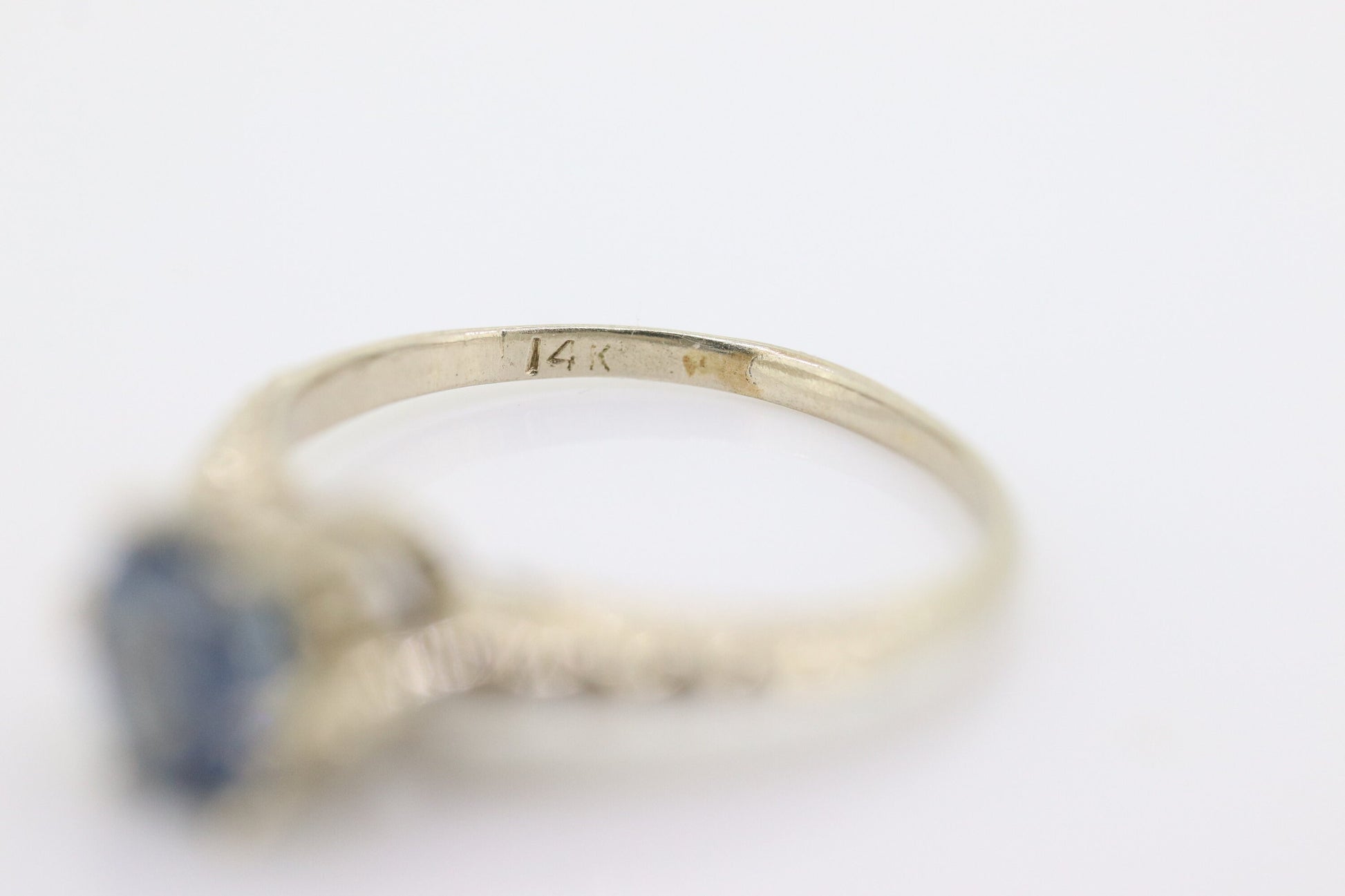 Large oval Sapphire 14k solitaire ring. 14k white gold Art deco engraved designs and high cathedral. st(63)