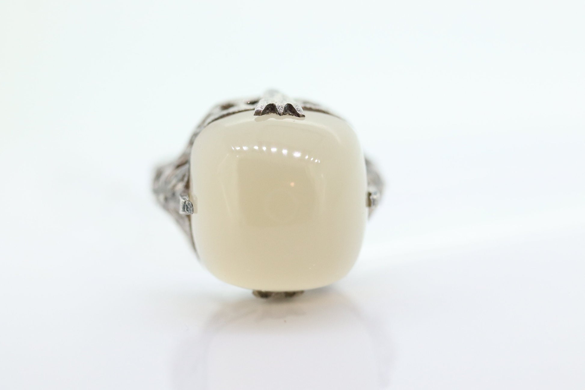 Victorian MOONSTONE Pyramid Cabochon Claw set ring. Antique Sterling Silver Moonstone ring. st(58)
