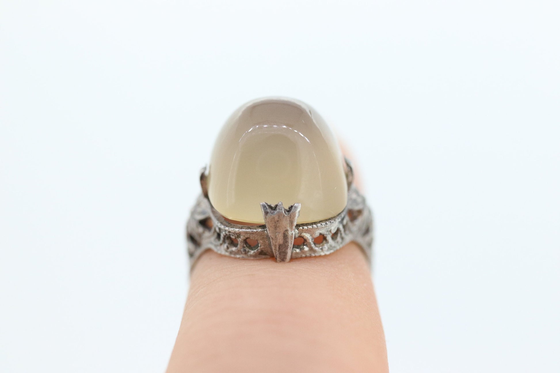 Victorian MOONSTONE Pyramid Cabochon Claw set ring. Antique Sterling Silver Moonstone ring. st(58)