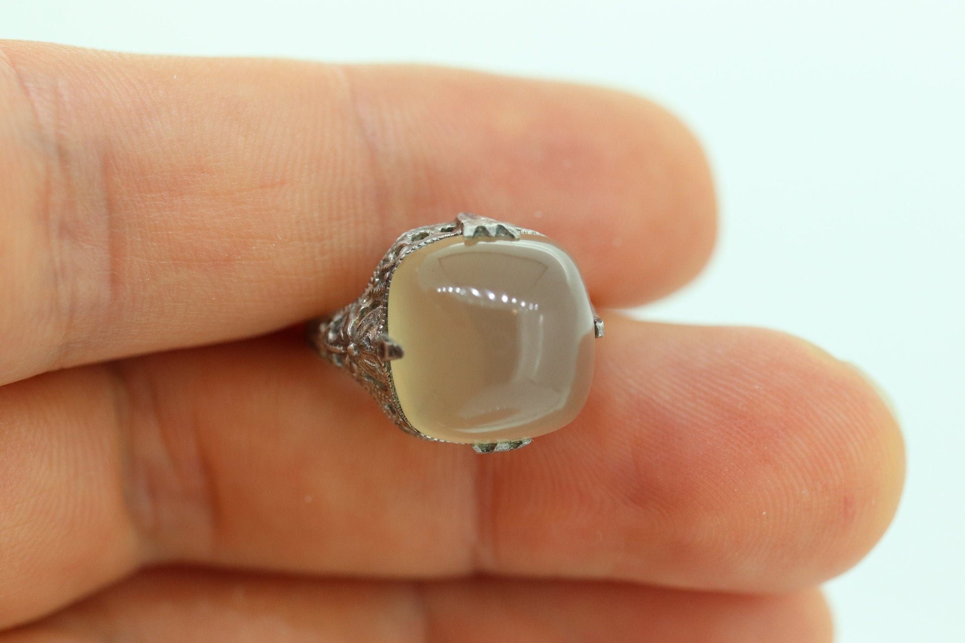 Victorian MOONSTONE Pyramid Cabochon Claw set ring. Antique Sterling Silver Moonstone ring. st(58)