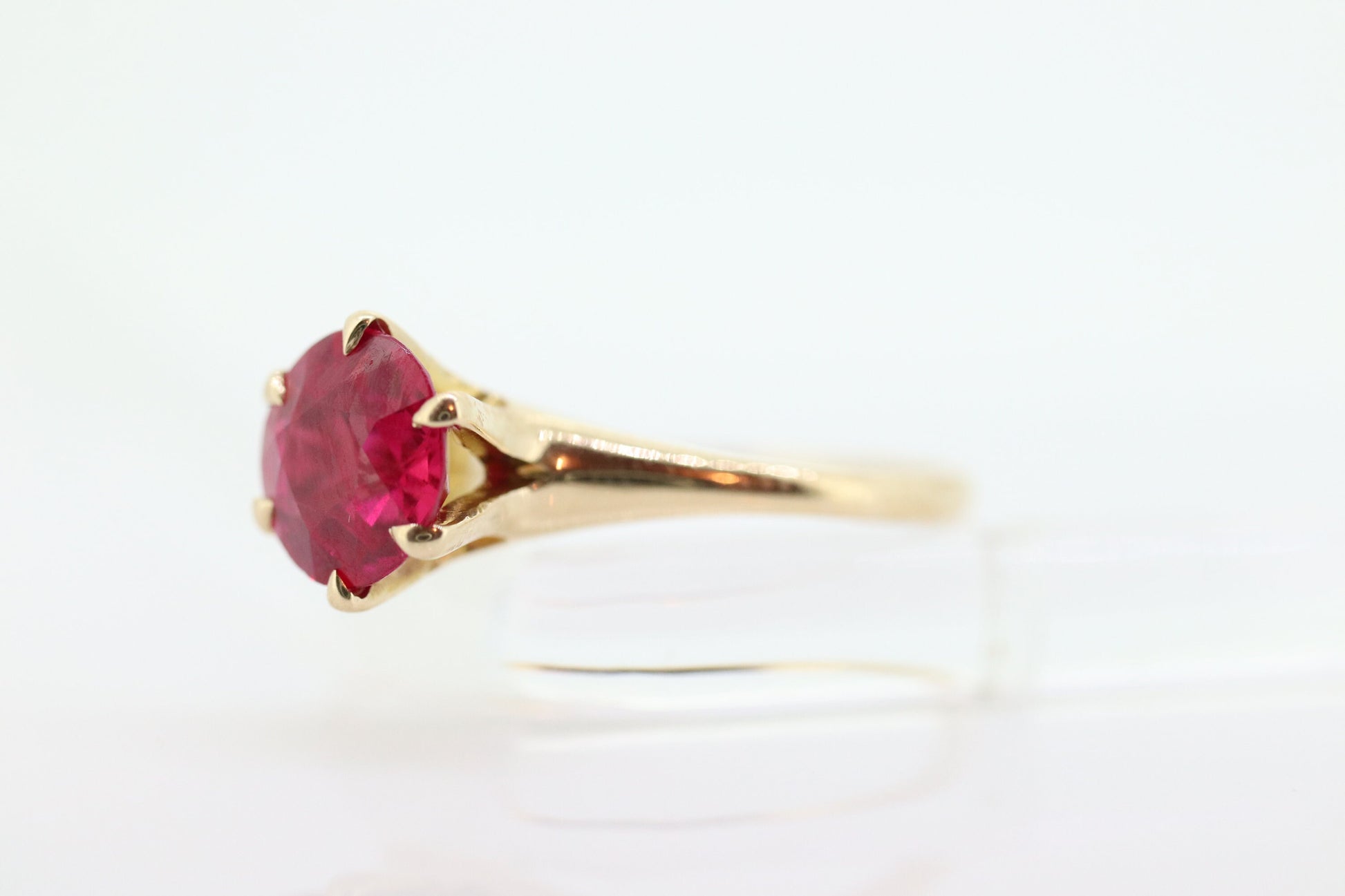 10k Large Ruby Claw set ring. Victorian claw setting 10k ruby solitaire ring. st(40)