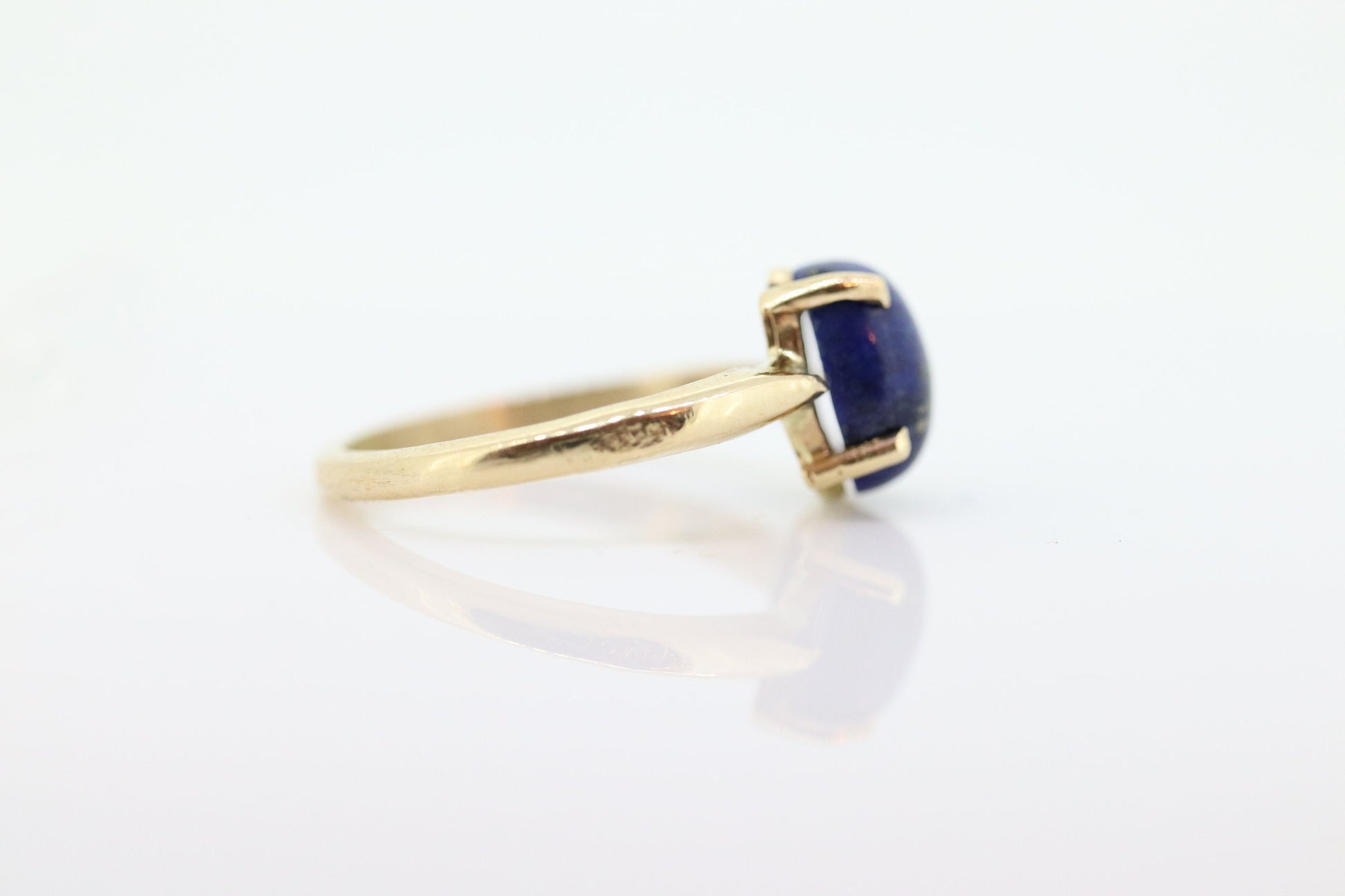14k Blue Lapis Lazuli  Ring. Vintage 14k Yellow Gold Lapis Prong Set. Large Lapis Egg Very unique. St(74)