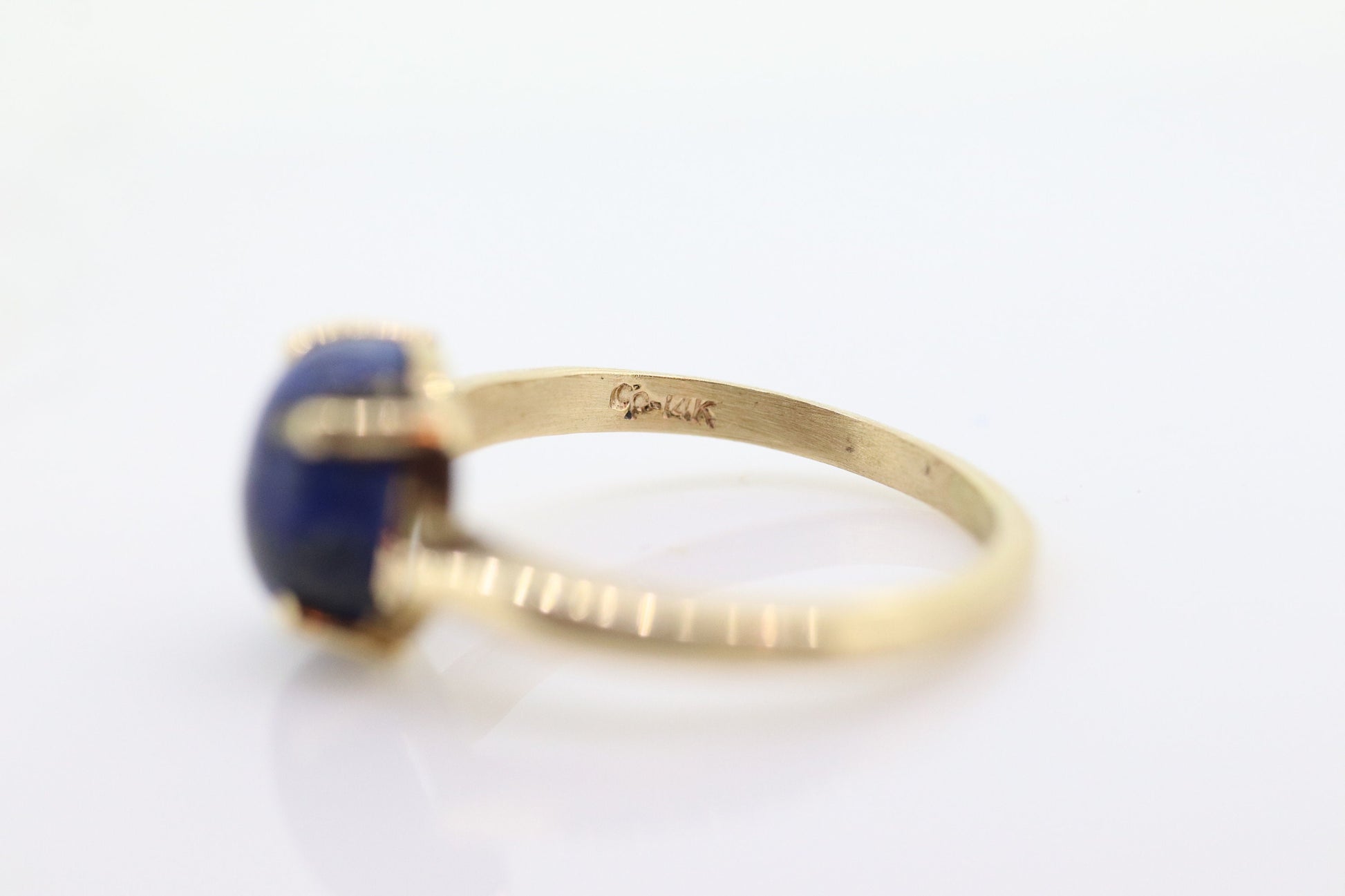 14k Blue Lapis Lazuli  Ring. Vintage 14k Yellow Gold Lapis Prong Set. Large Lapis Egg Very unique. St(74)