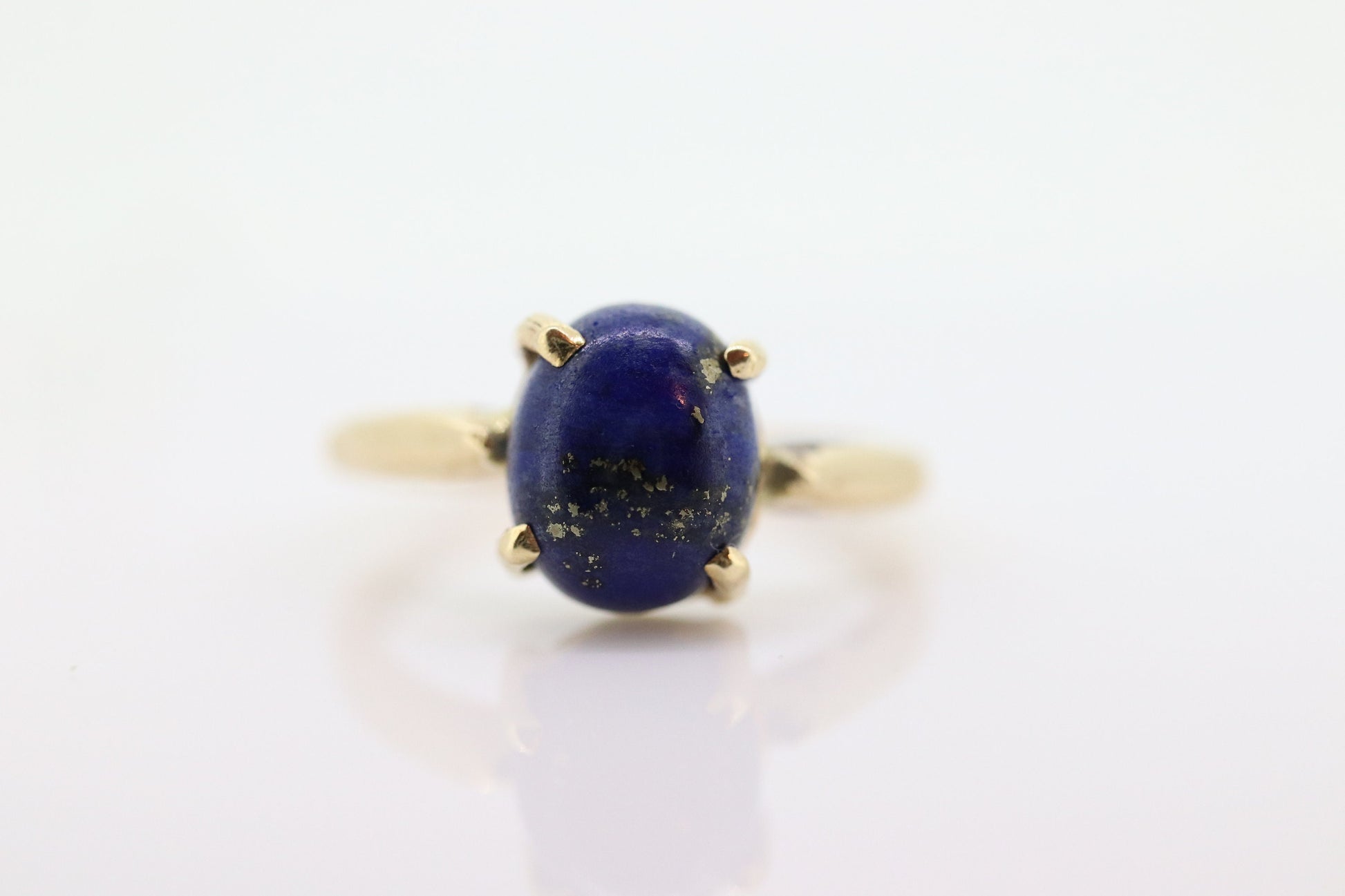 14k Blue Lapis Lazuli  Ring. Vintage 14k Yellow Gold Lapis Prong Set. Large Lapis Egg Very unique. St(74)