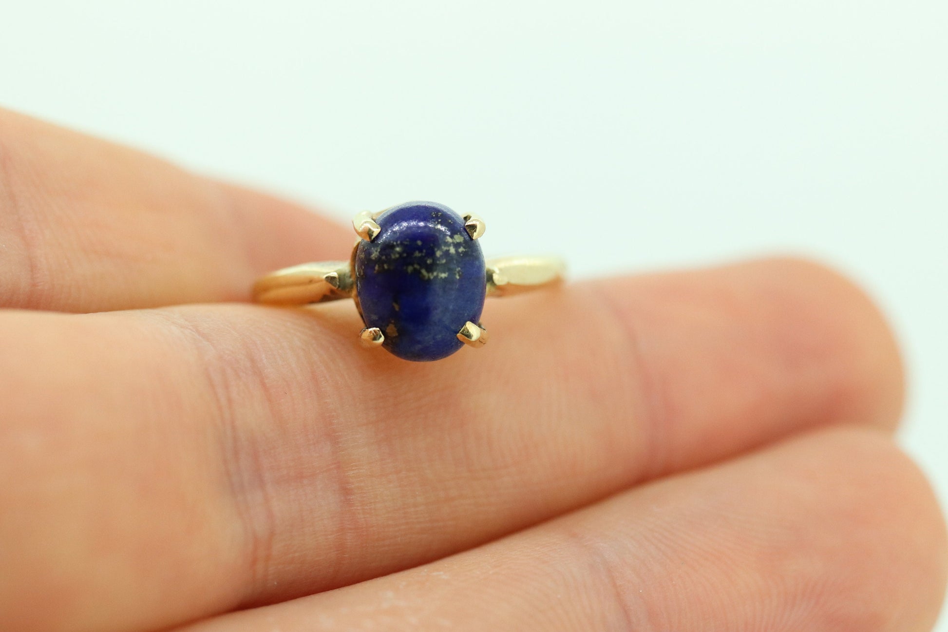 14k Blue Lapis Lazuli  Ring. Vintage 14k Yellow Gold Lapis Prong Set. Large Lapis Egg Very unique. St(74)