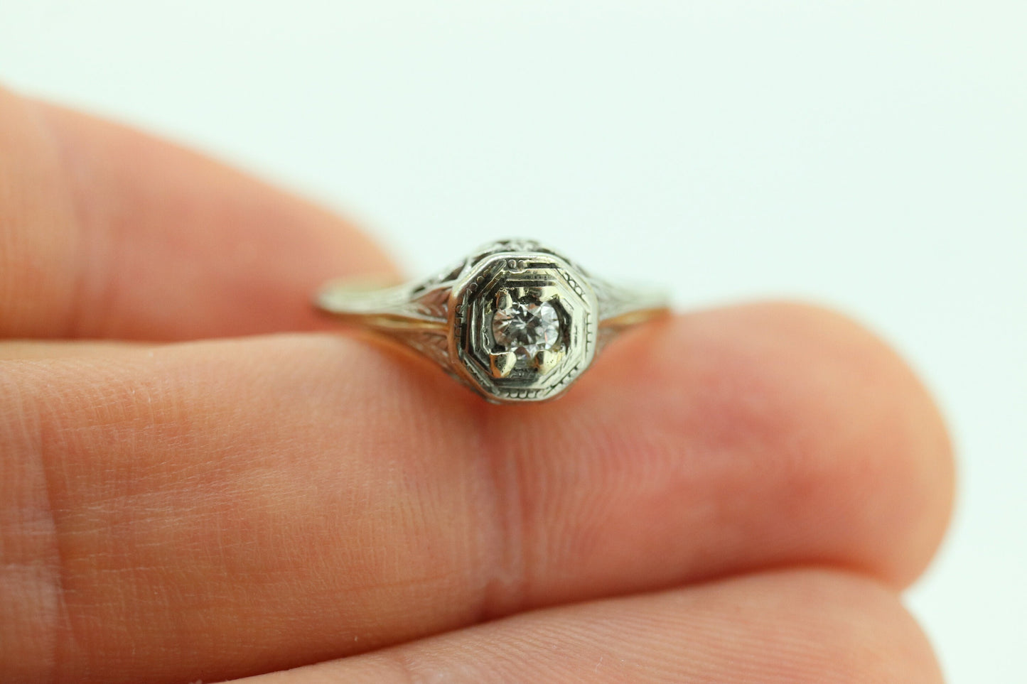 18k Art Deco Diamond ring. 18k White Gold Filigree Ring. Engraved Flower Blossom ring. st(98)