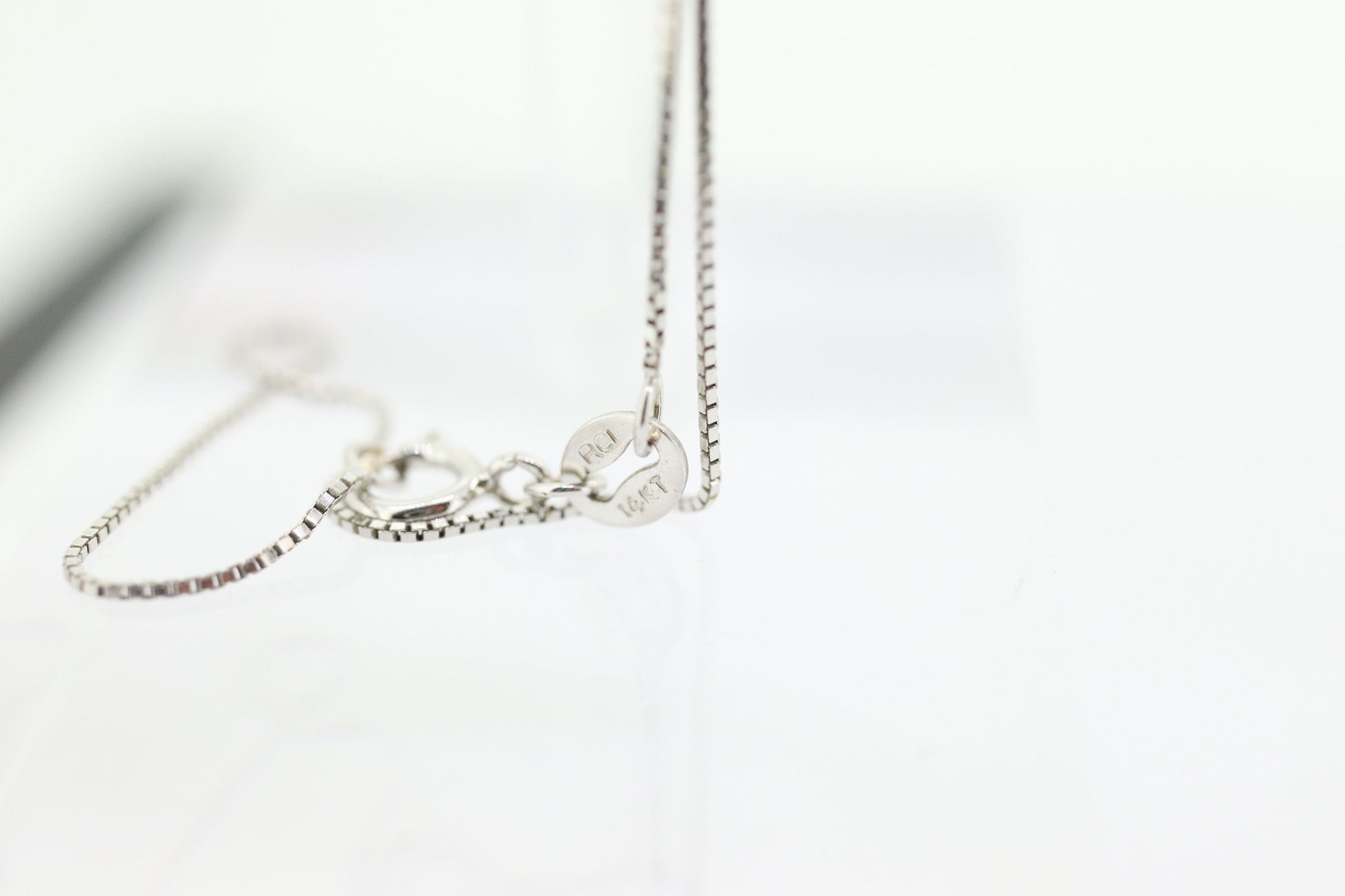 14k LOVE Pendant. 14k White Gold LOVE word with Diamond Pendant necklace. st(86)