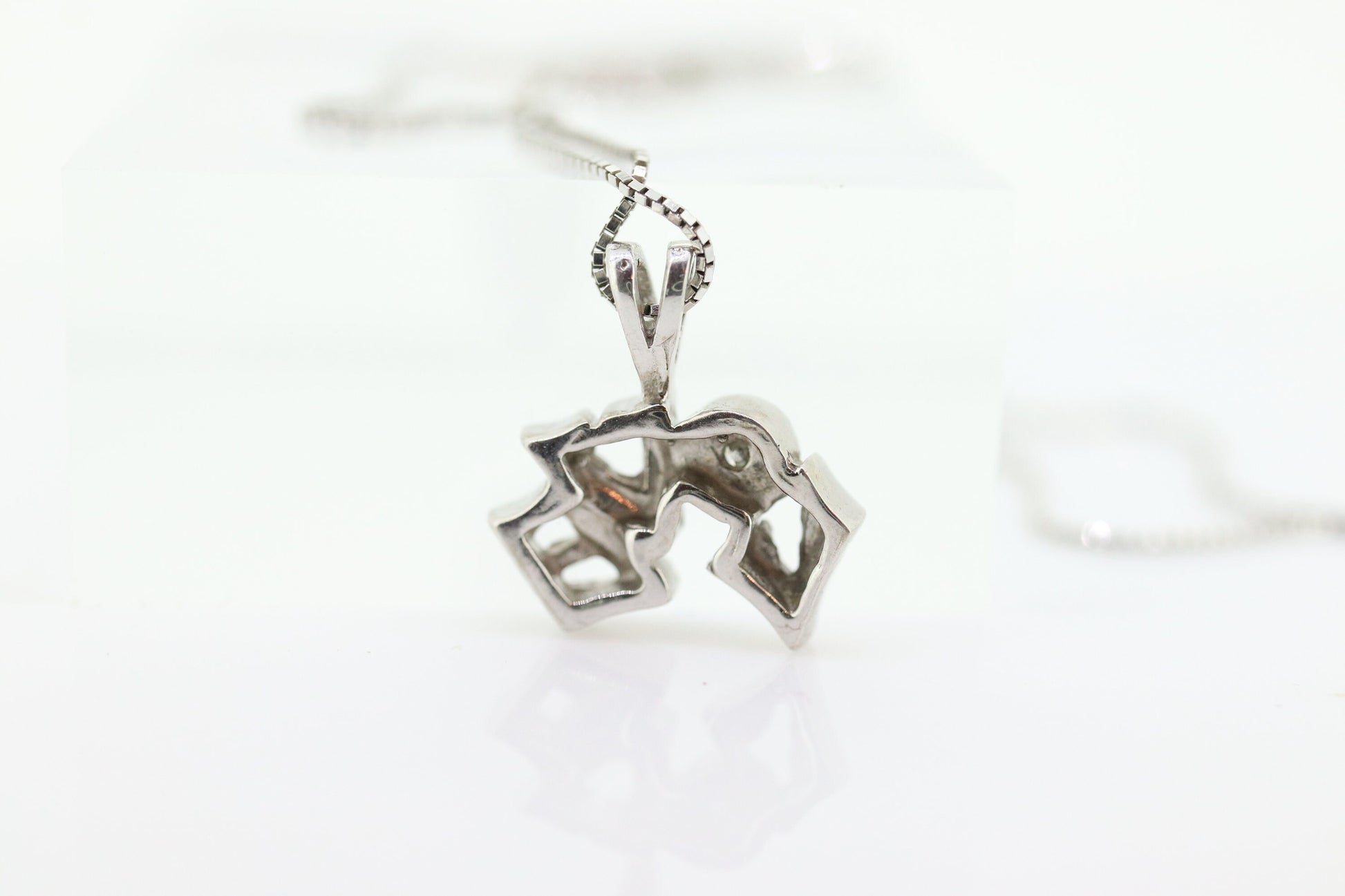 14k LOVE Pendant. 14k White Gold LOVE word with Diamond Pendant necklace. st(86)