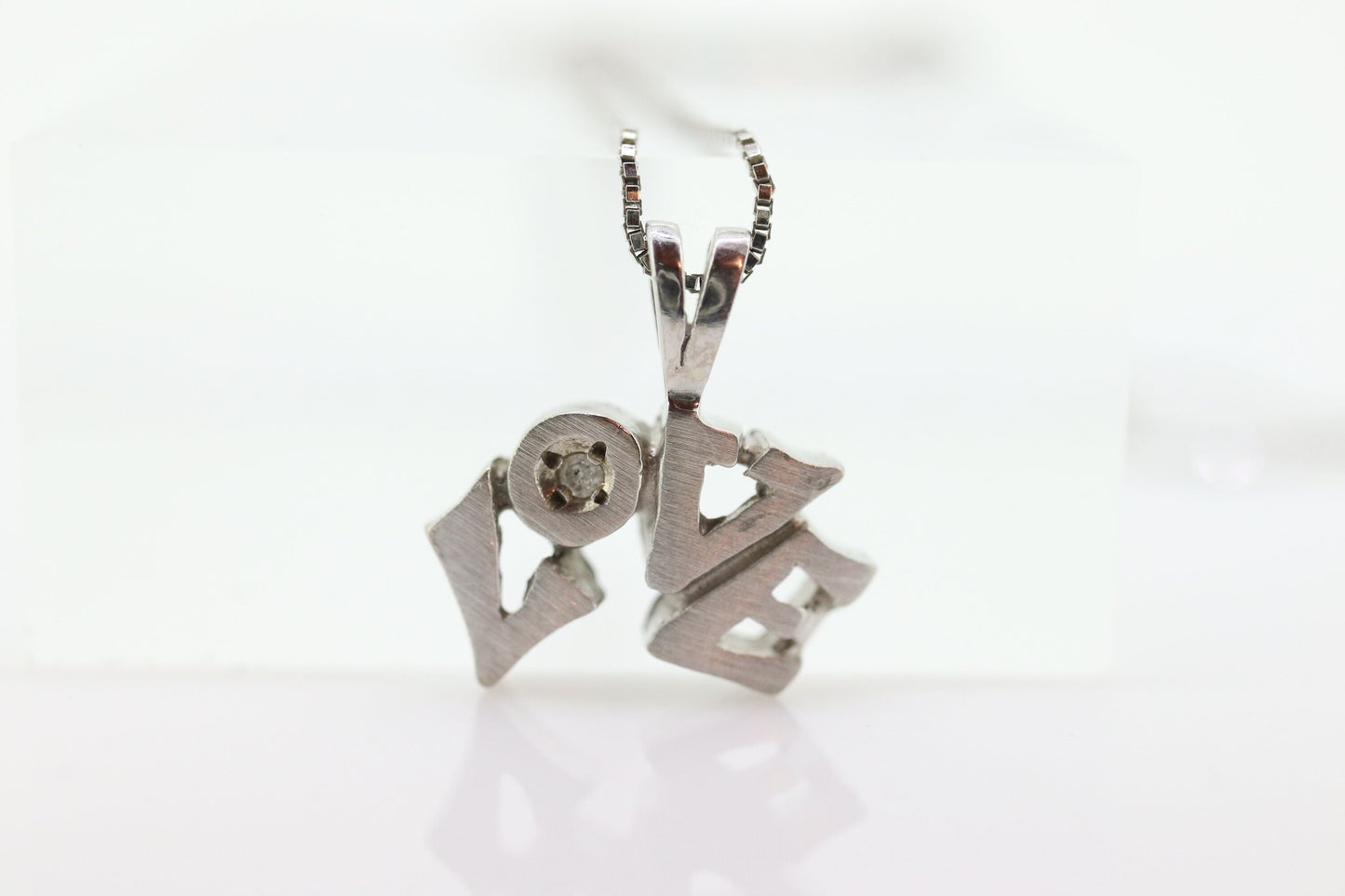 14k LOVE Pendant. 14k White Gold LOVE word with Diamond Pendant necklace. st(86)