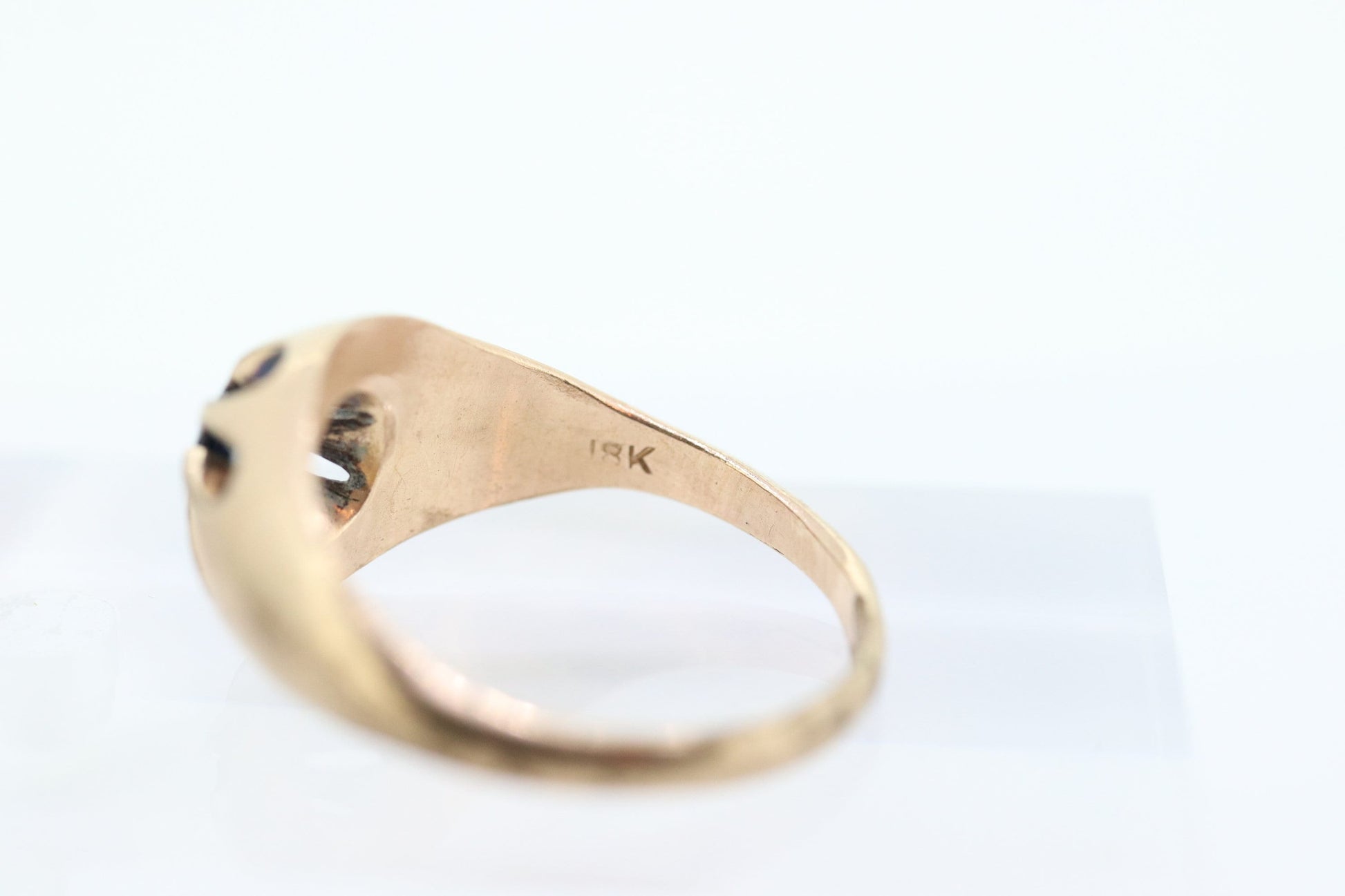 10k Blue Sapphire solitaire belcher setting ring. 10k Victorian Belcher set claw Sapphire wide band. st(98)