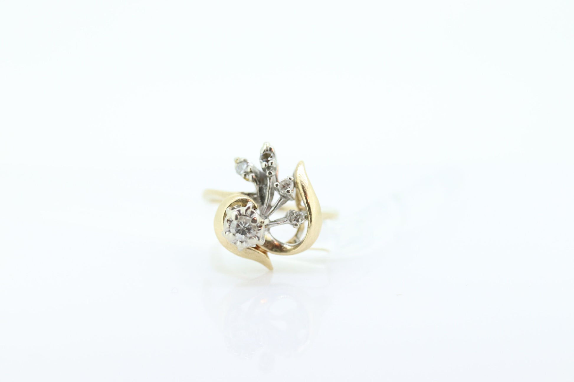 14k Diamond Ring.  Leaf Setting Diamond with accents. Diamond Bow Love Knot ring. Swirl diamond st(55)