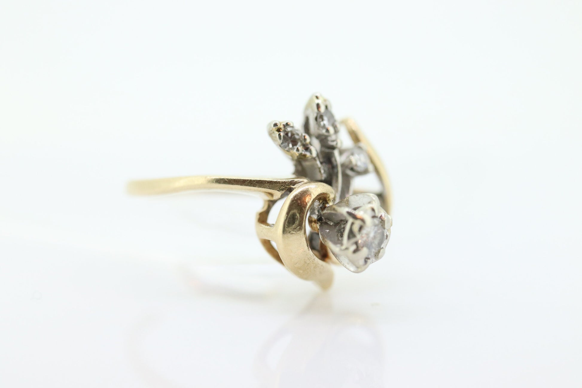 14k Diamond Ring.  Leaf Setting Diamond with accents. Diamond Bow Love Knot ring. Swirl diamond st(55)