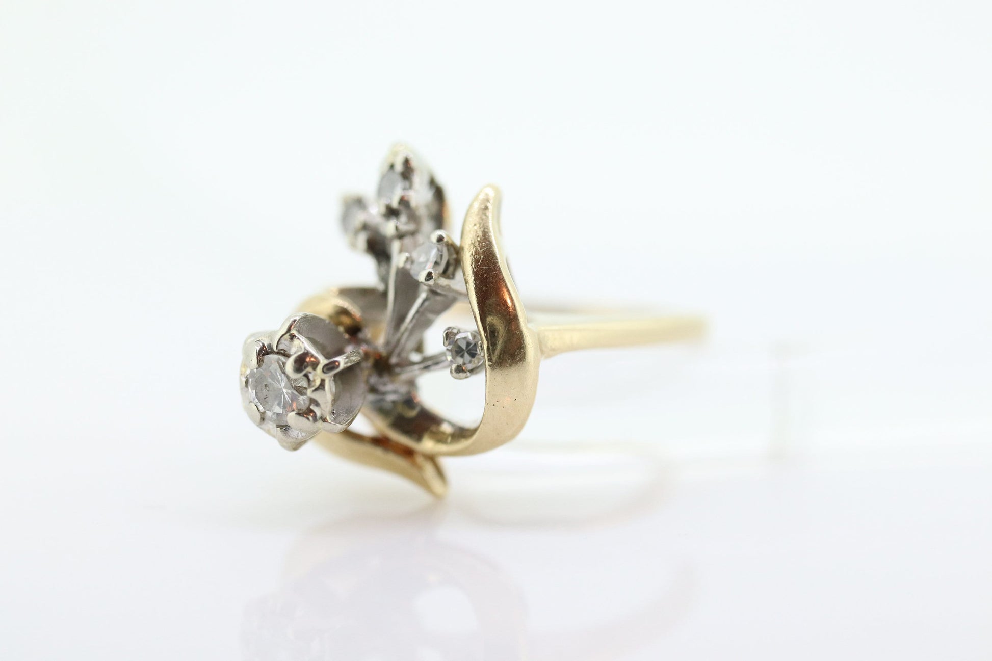 14k Diamond Ring.  Leaf Setting Diamond with accents. Diamond Bow Love Knot ring. Swirl diamond st(55)