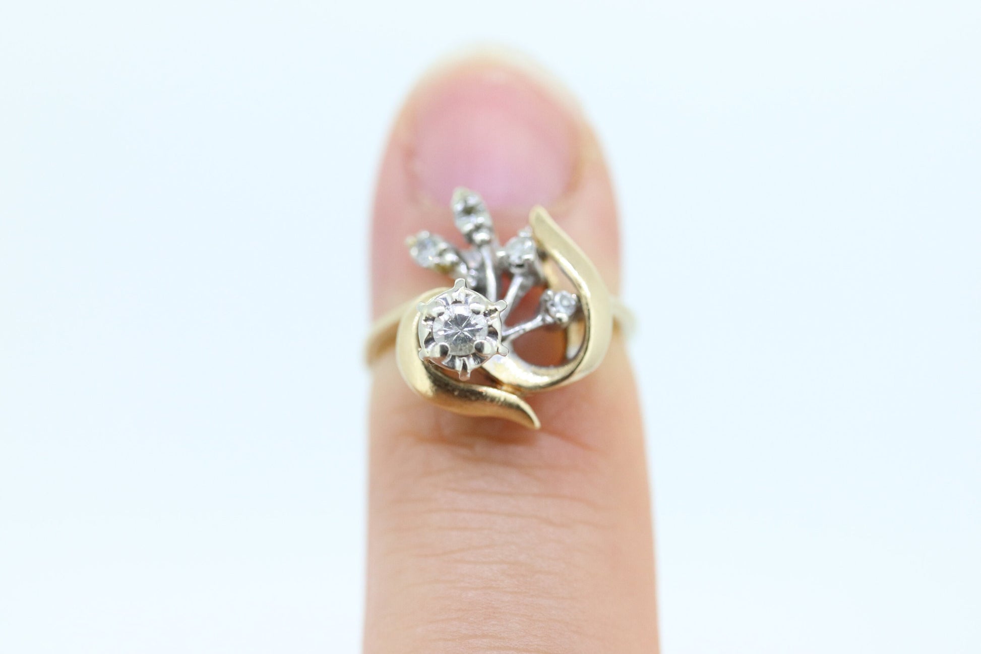 14k Diamond Ring.  Leaf Setting Diamond with accents. Diamond Bow Love Knot ring. Swirl diamond st(55)
