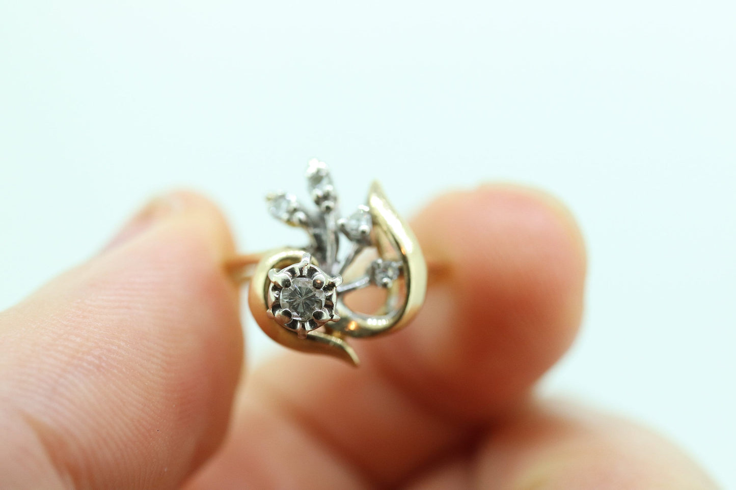 14k Diamond Ring.  Leaf Setting Diamond with accents. Diamond Bow Love Knot ring. Swirl diamond st(55)