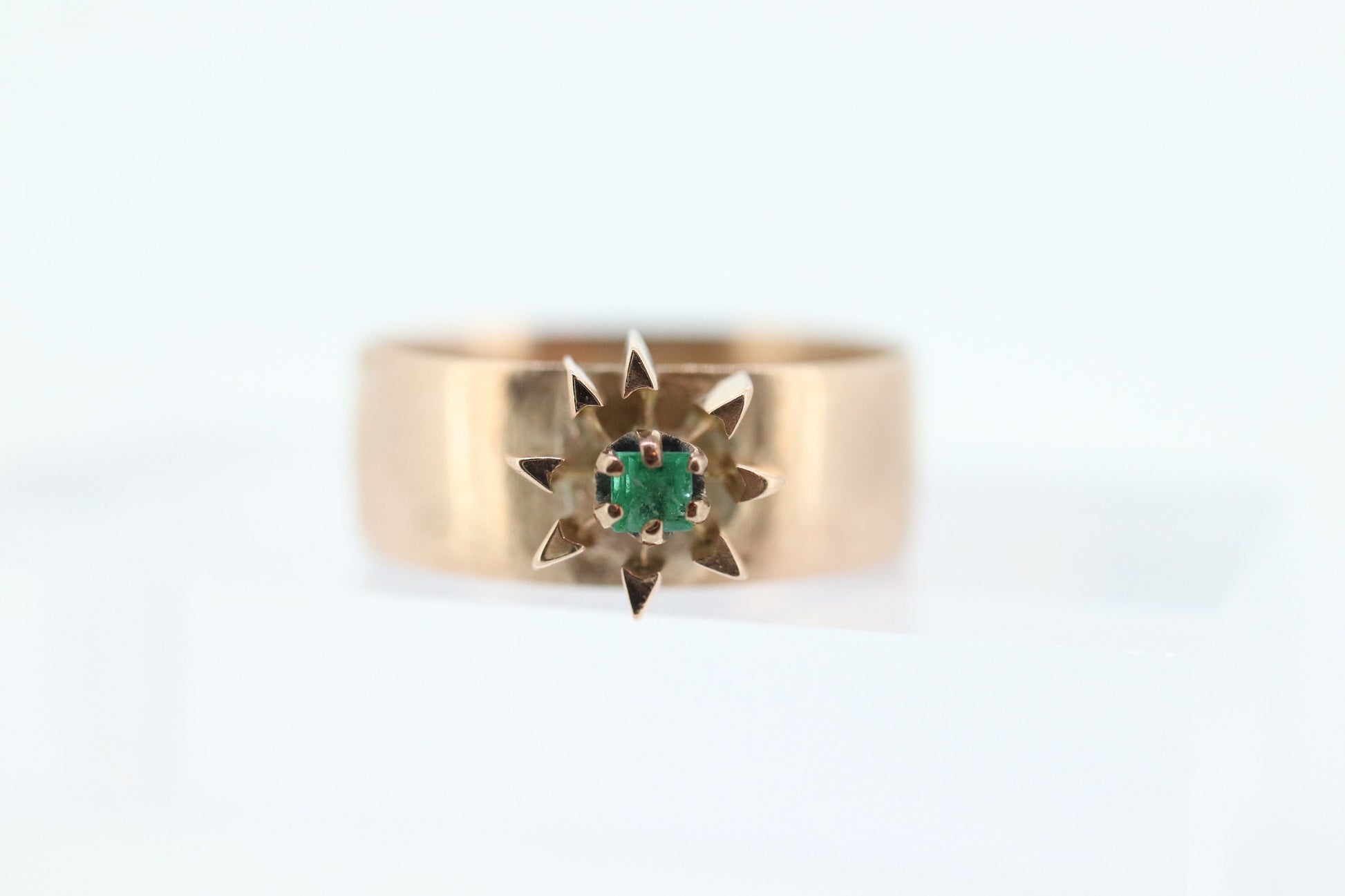 Antique 10k Victorian Emerald Star Burst Wide ring. Antique emerald STAR Burst Rose Gold Wide band cigar ring. st(98)