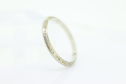 14k Art Deco Flower Engraved Design  Band. Knife Edge Ring. Engraved. st(61)
