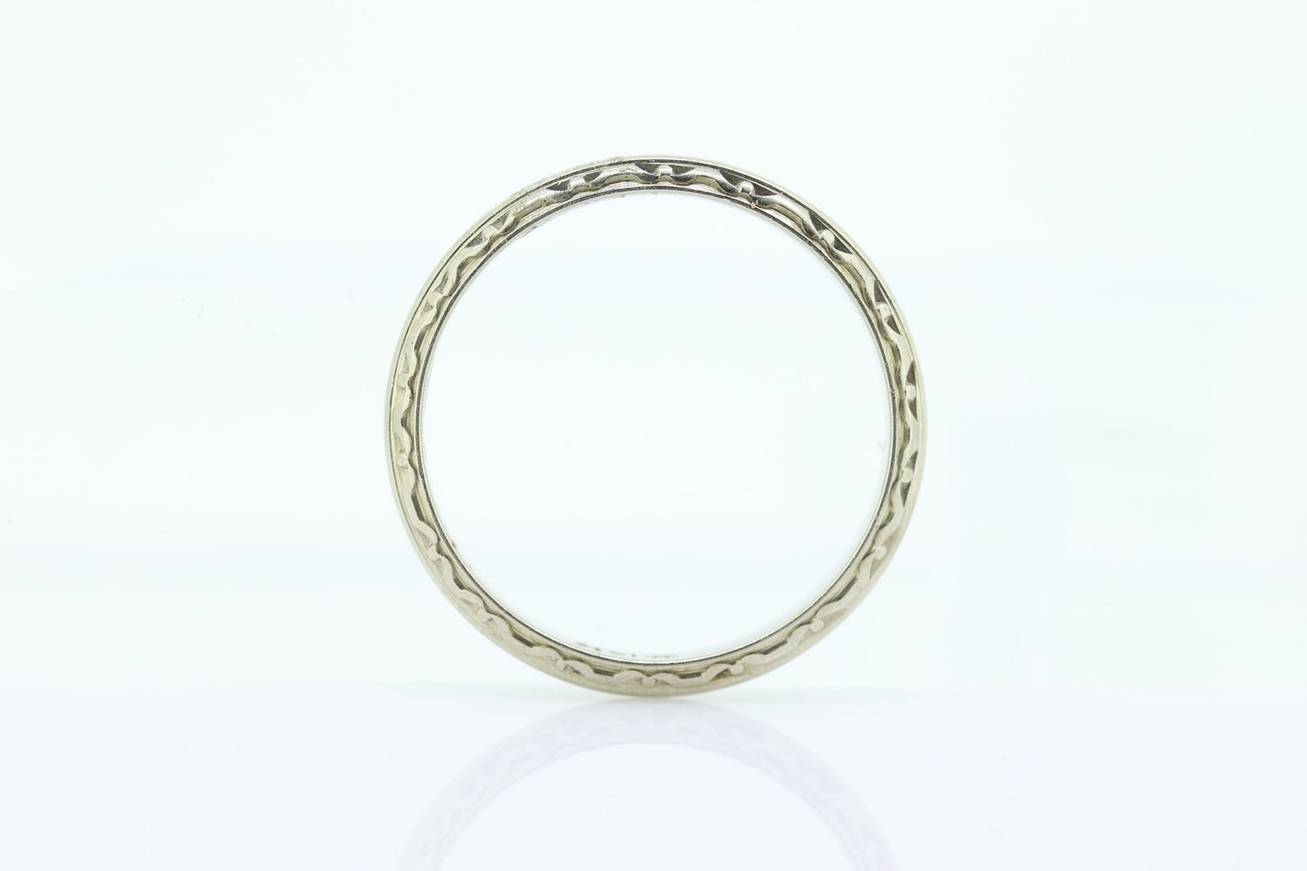 14k Art Deco Flower Engraved Design  Band. Knife Edge Ring. Engraved. st(61)