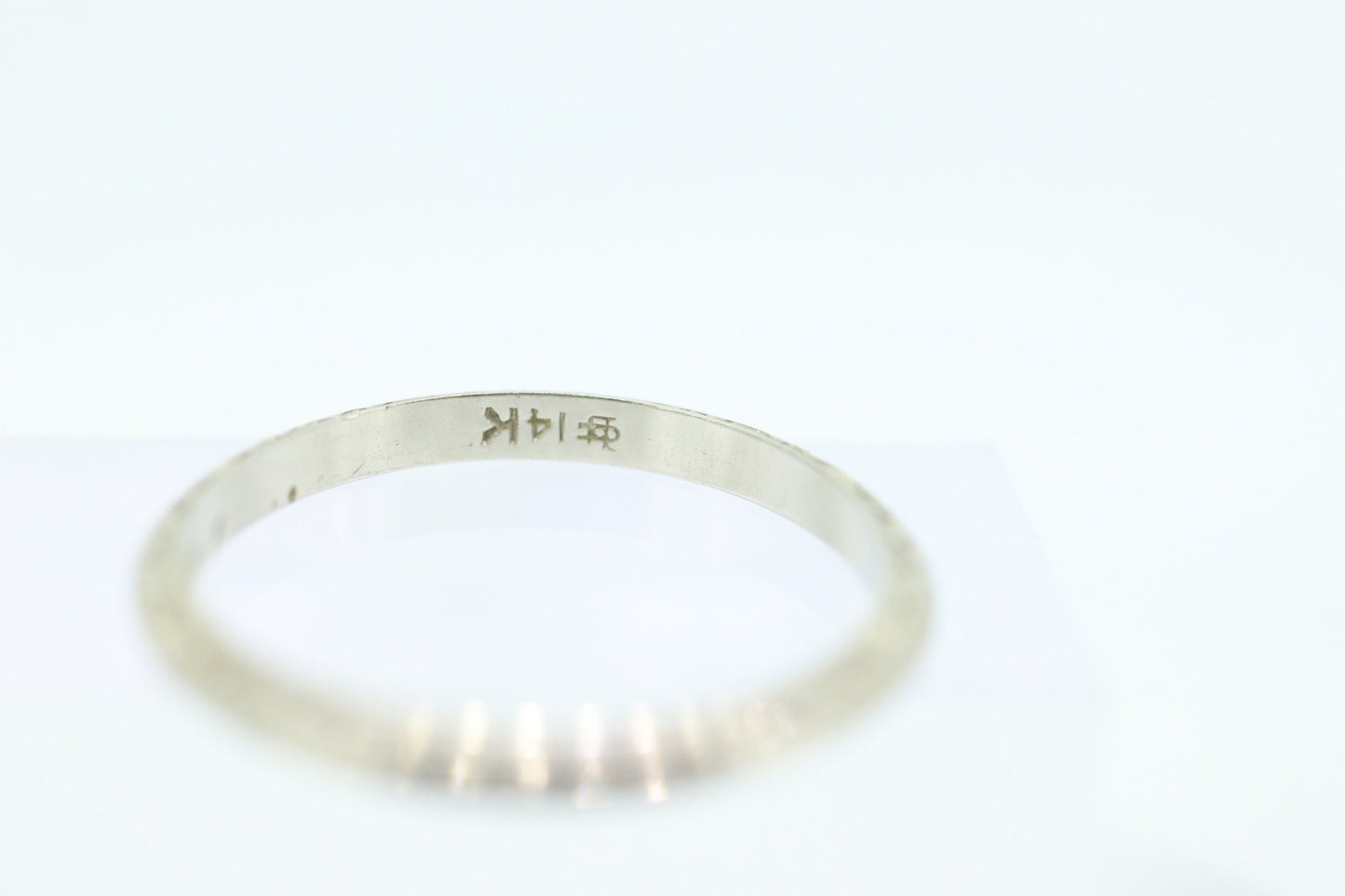 14k Art Deco Flower Engraved Design  Band. Knife Edge Ring. Engraved. st(61)