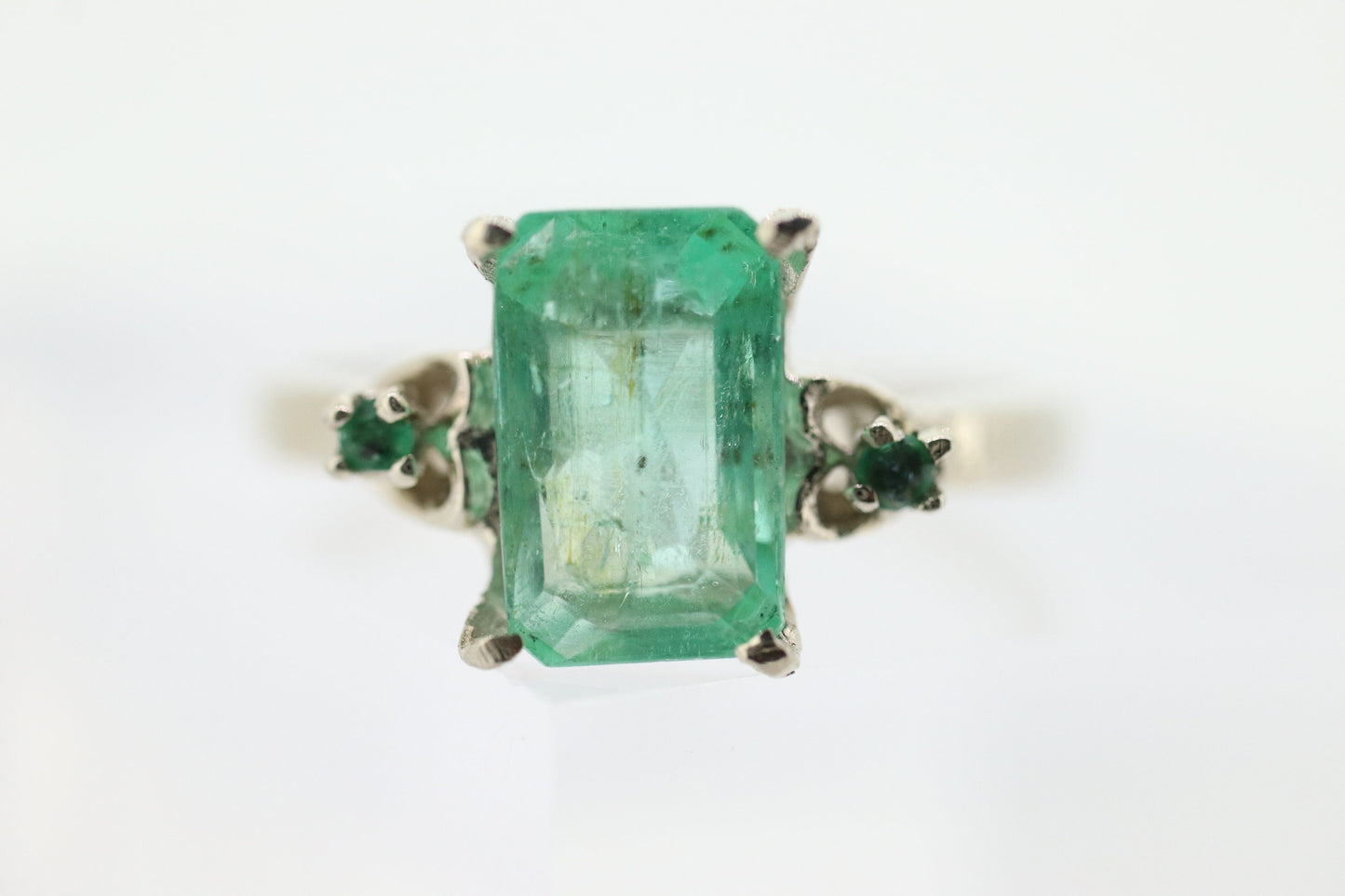 14k Natural Emerald White gold solitaire ring. Genuine Natural Emerald Ring with emerald accents. st(121)