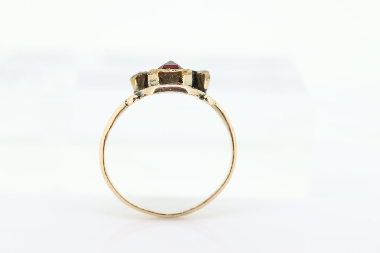 10k Victorian Bezel Set Garnet. Antique 10k Rose Gold oval garnet claw set solitaire. st(82)
