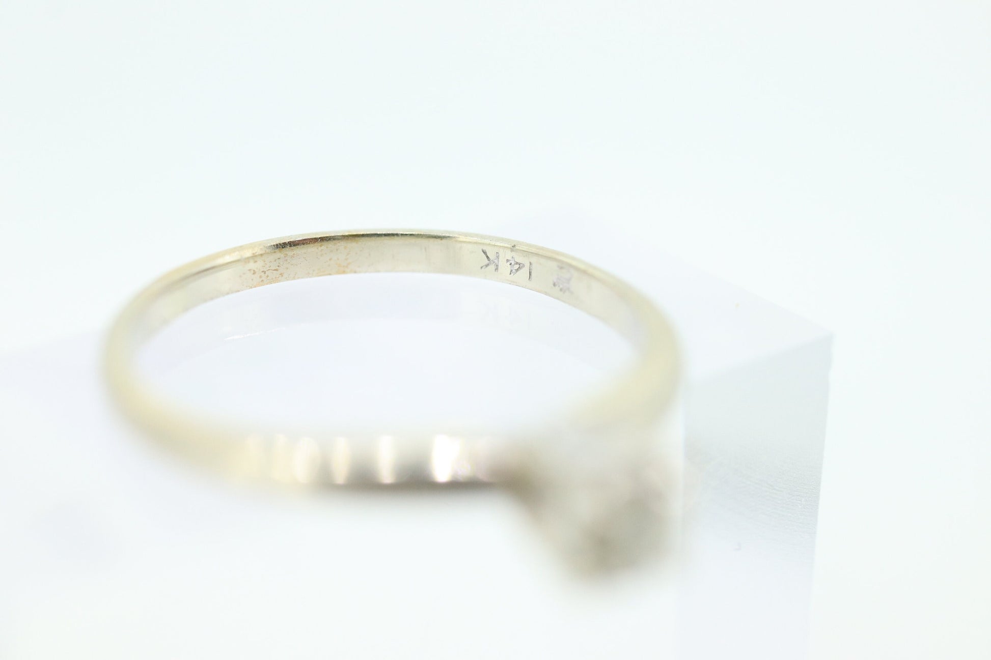 14k Diamond Solitaire. 14k White gold engraved illusion set diamond ring.st(69)