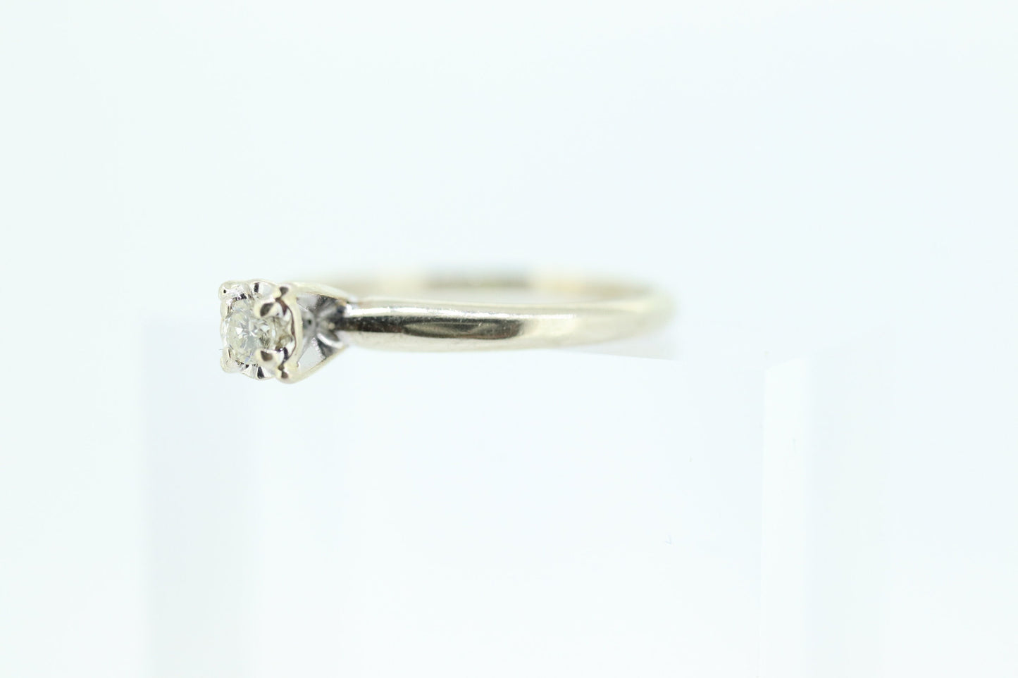 14k Diamond Solitaire. 14k White gold engraved illusion set diamond ring.st(69)