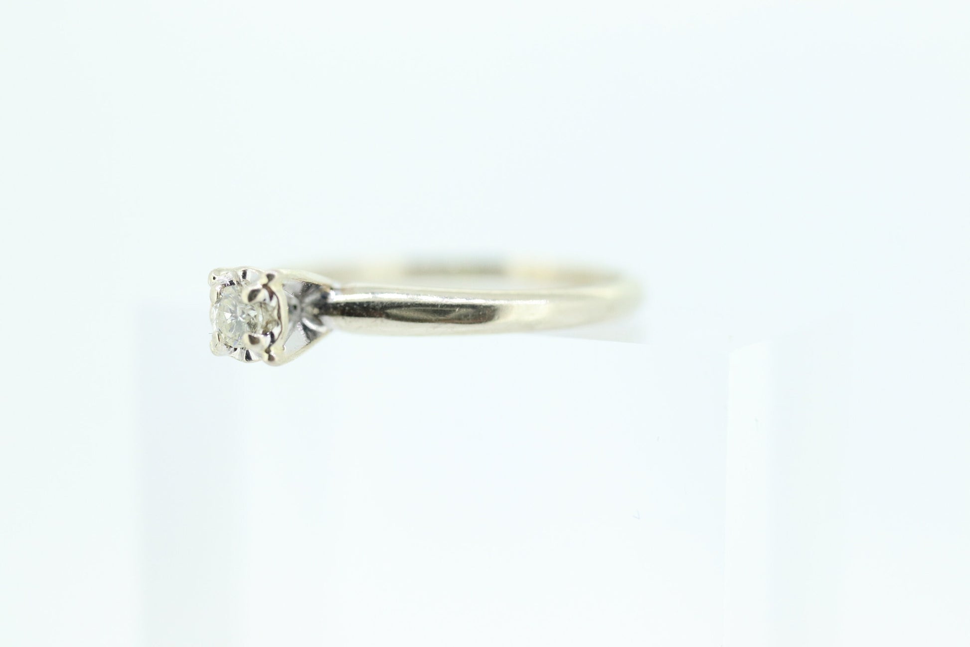 14k Diamond Solitaire. 14k White gold engraved illusion set diamond ring.st(69)