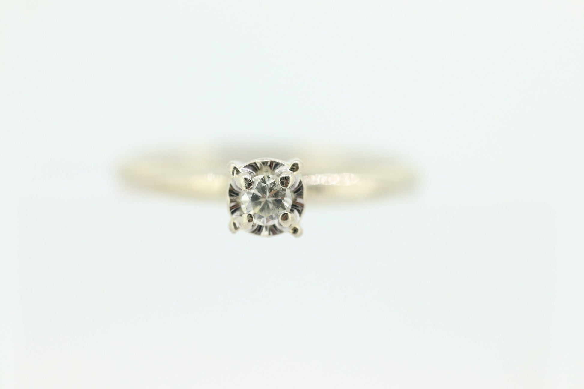 14k Diamond Solitaire. 14k White gold engraved illusion set diamond ring.st(69)