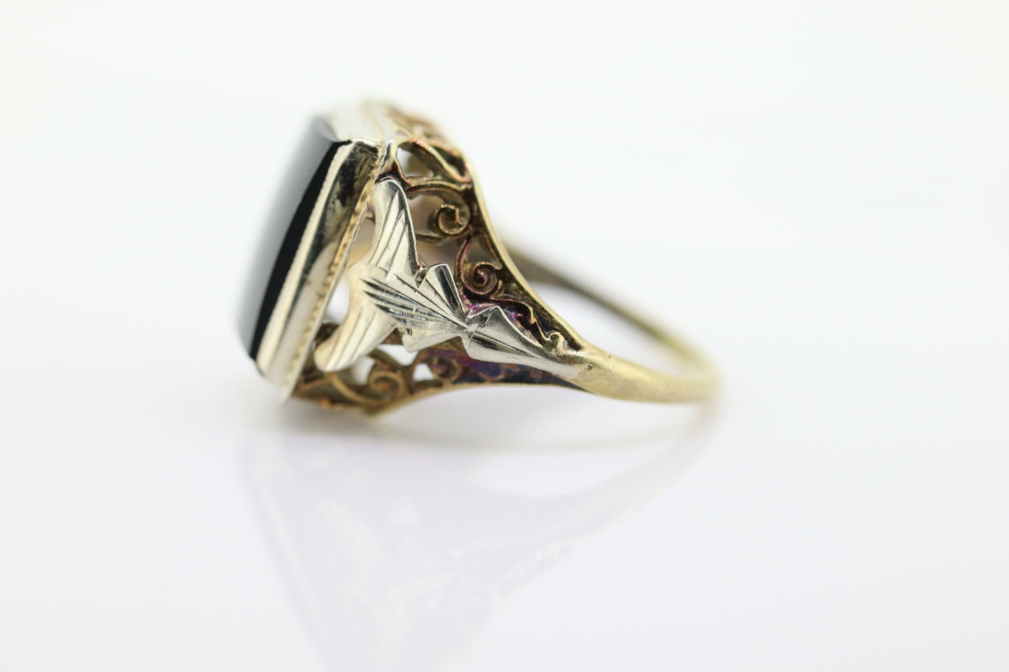 14k ONYX ring. ONYX Modern and Slim Picture Frame Rectangle Onyx signet ring. Mourning Ring Sz 3 stock(126/50)