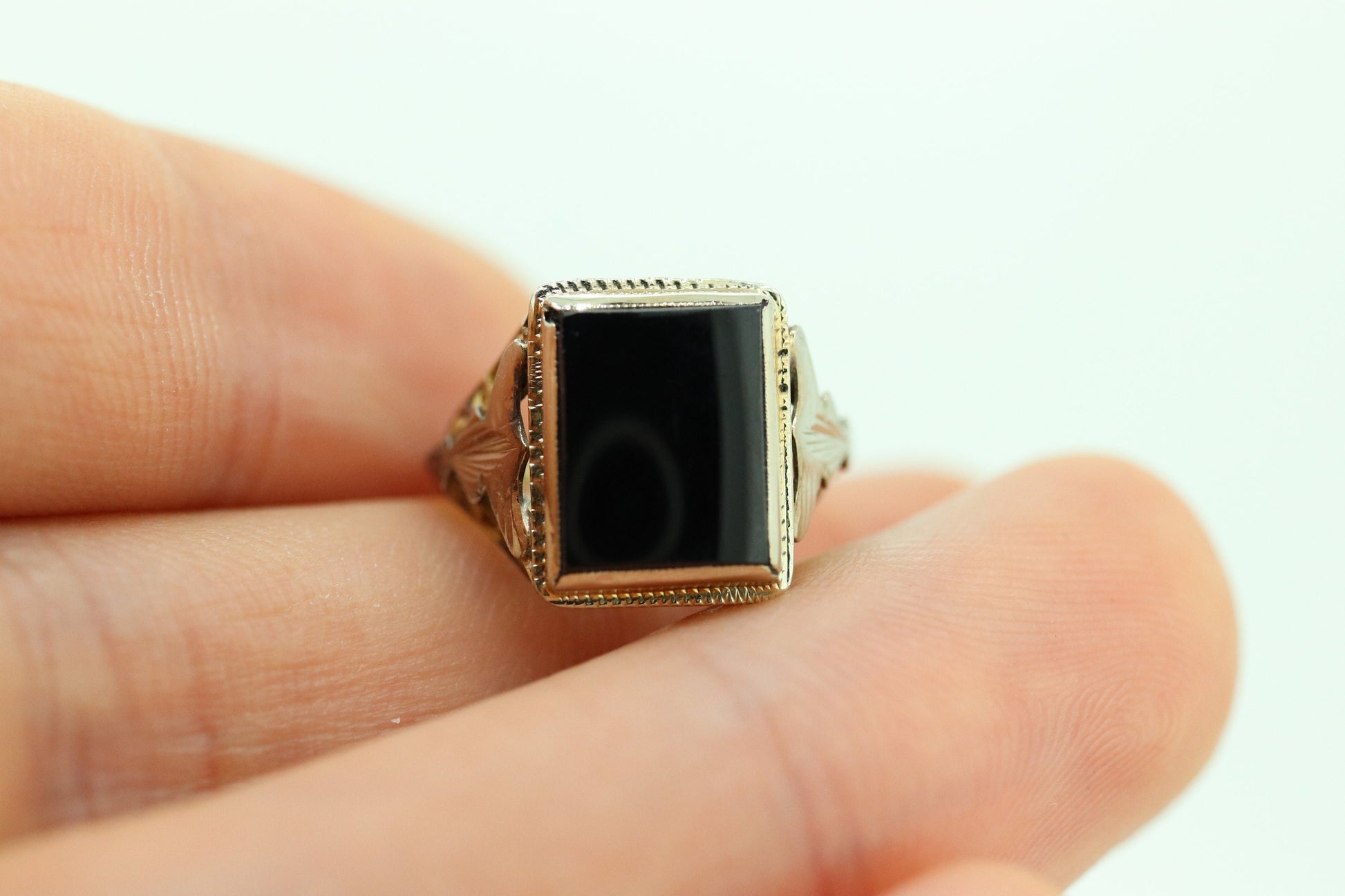 14k ONYX ring. ONYX Modern and Slim Picture Frame Rectangle Onyx signet ring. Mourning Ring Sz 3 stock(126/50)