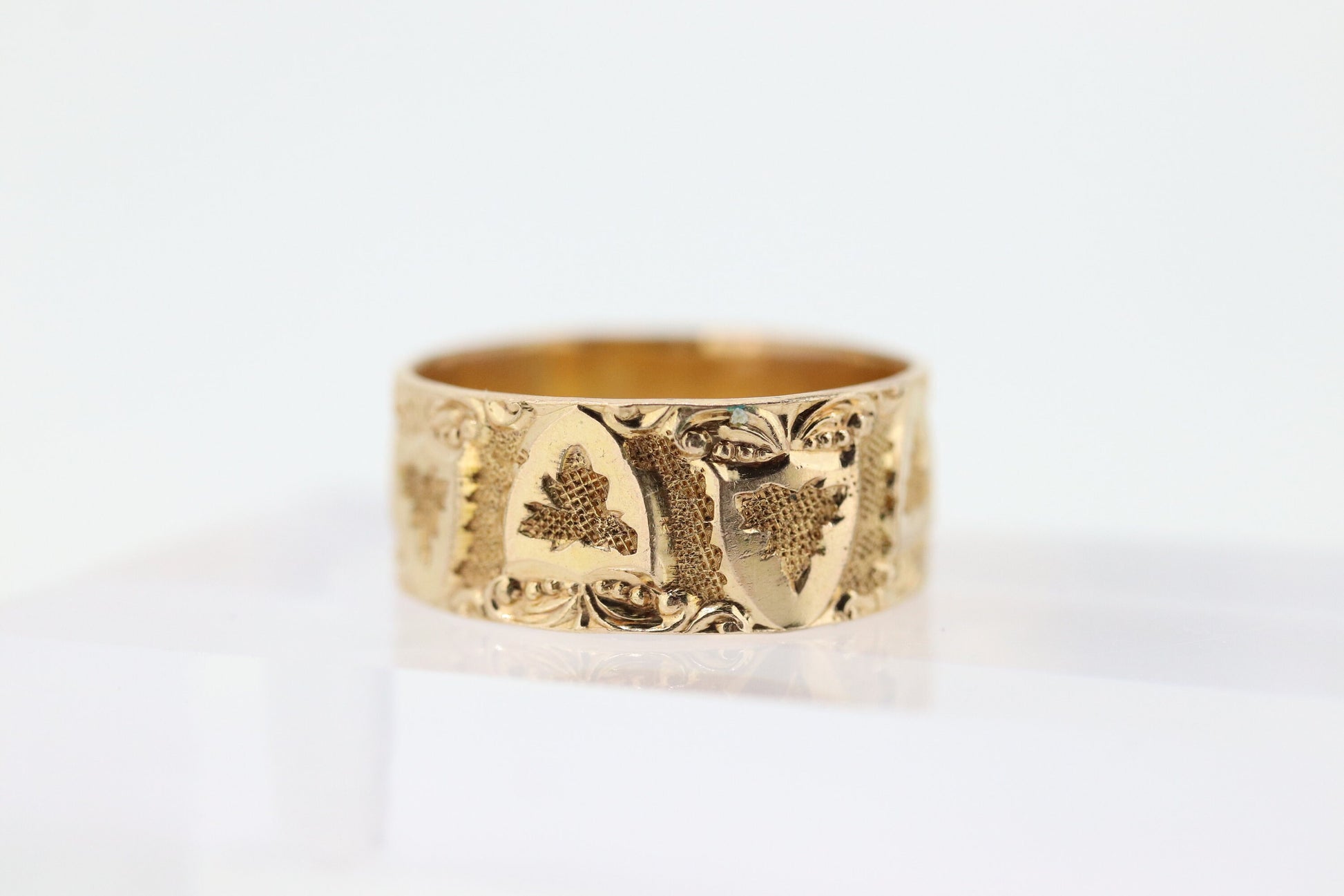 14k Wide Cigar band. S.Bros. Stanley Bros Brothers Antique Embossed Engraved Grape Leaf Shield design. 8.5mm sz9.5 st(218/50)