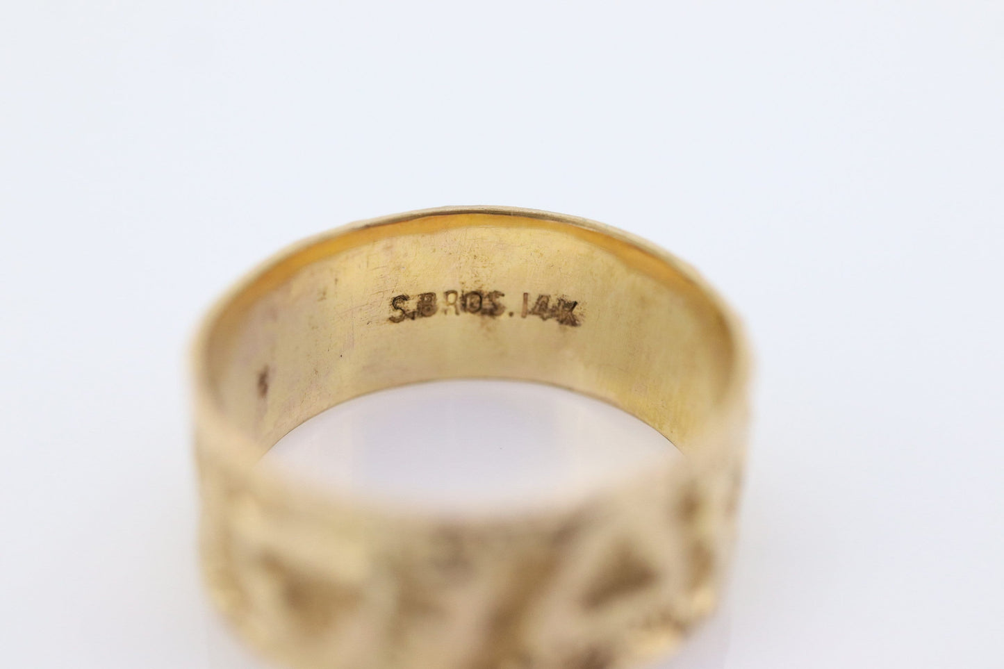 14k Wide Cigar band. S.Bros. Stanley Bros Brothers Antique Embossed Engraved Grape Leaf Shield design. 8.5mm sz9.5 st(218/50)
