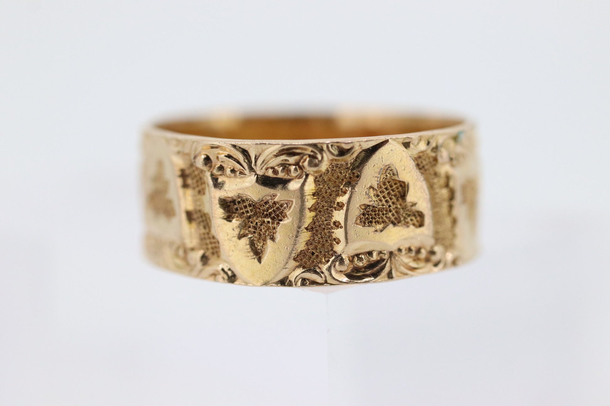 14k Wide Cigar band. S.Bros. Stanley Bros Brothers Antique Embossed Engraved Grape Leaf Shield design. 8.5mm sz9.5 st(218/50)