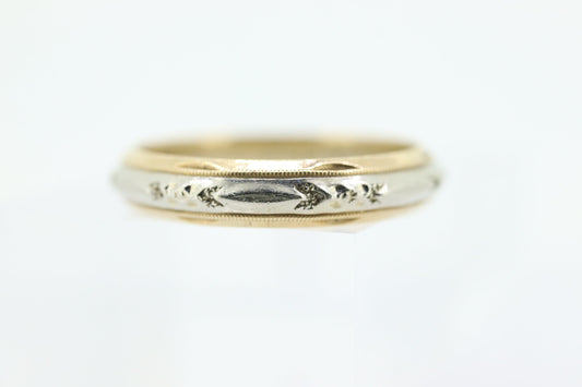 sz11 Engraved Gold band. 14k Two Tone White and Yellow wedding band. Stackable ring. Vintage 1940s. Tu-tone band. st(161/11)