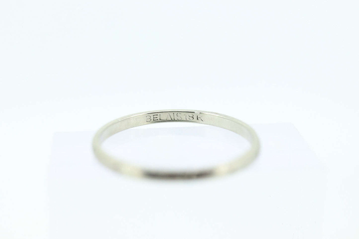 18k BELAIS Engraved Design Band. Belais tracks Ring. 18k ART DEco band thin embossed Engraved. st(69)