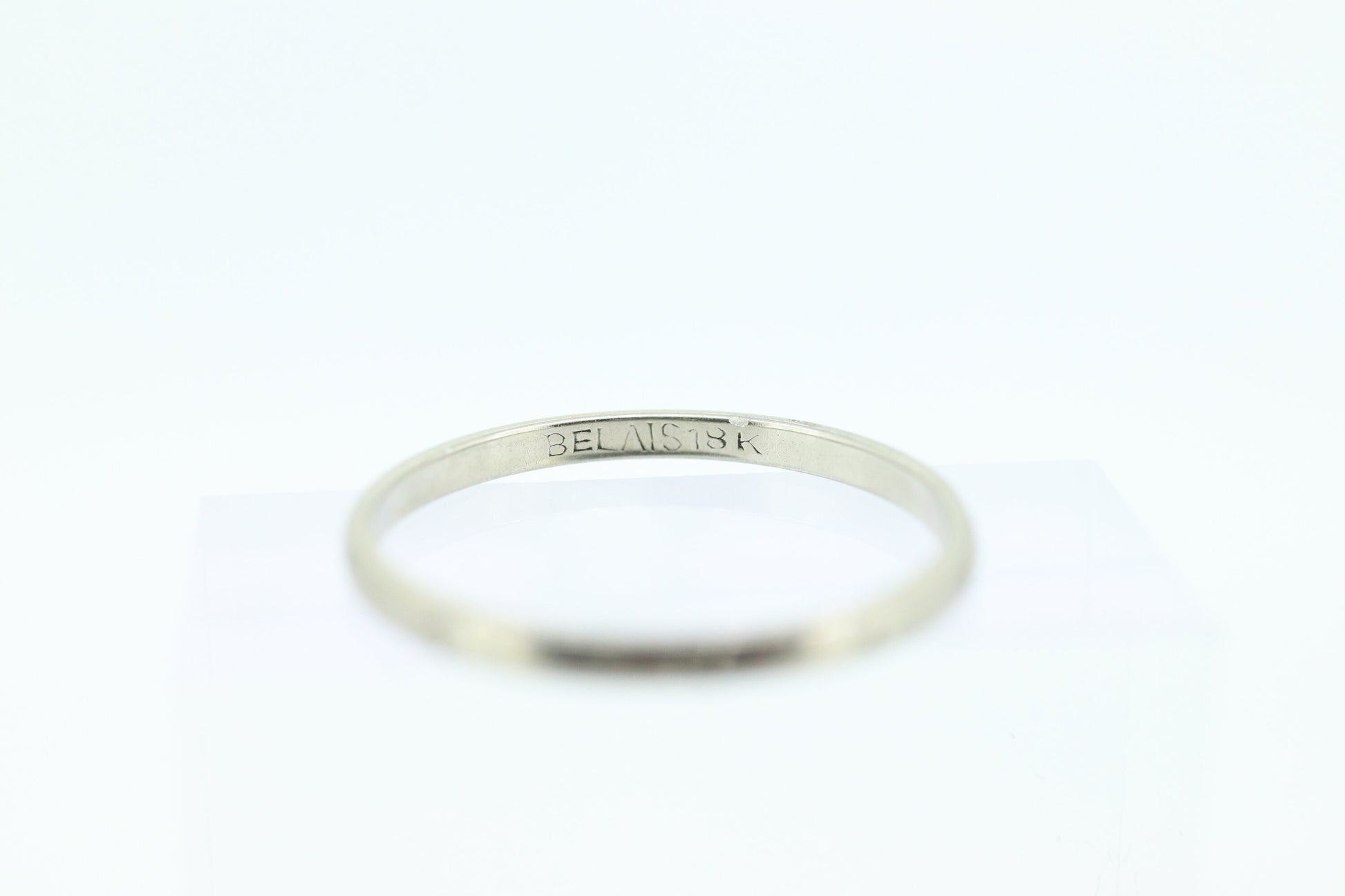 18k BELAIS Engraved Design Band. Belais tracks Ring. 18k ART DEco band thin embossed Engraved. st(69)