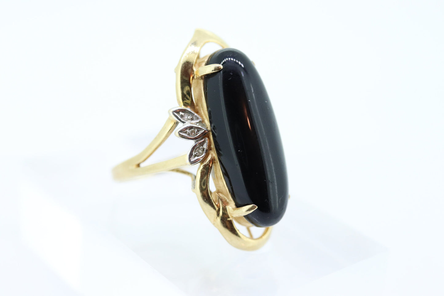 14k Oval Cabochon Onyx and Diamond ring. Womens Oval Onyx set statement ring. st(115/50)