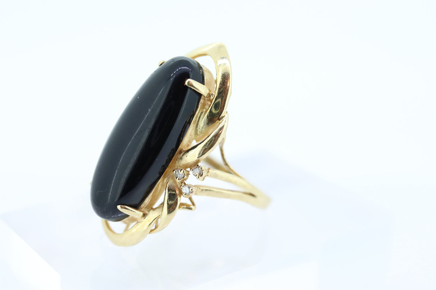 14k Oval Cabochon Onyx and Diamond ring. Womens Oval Onyx set statement ring. st(115/50)