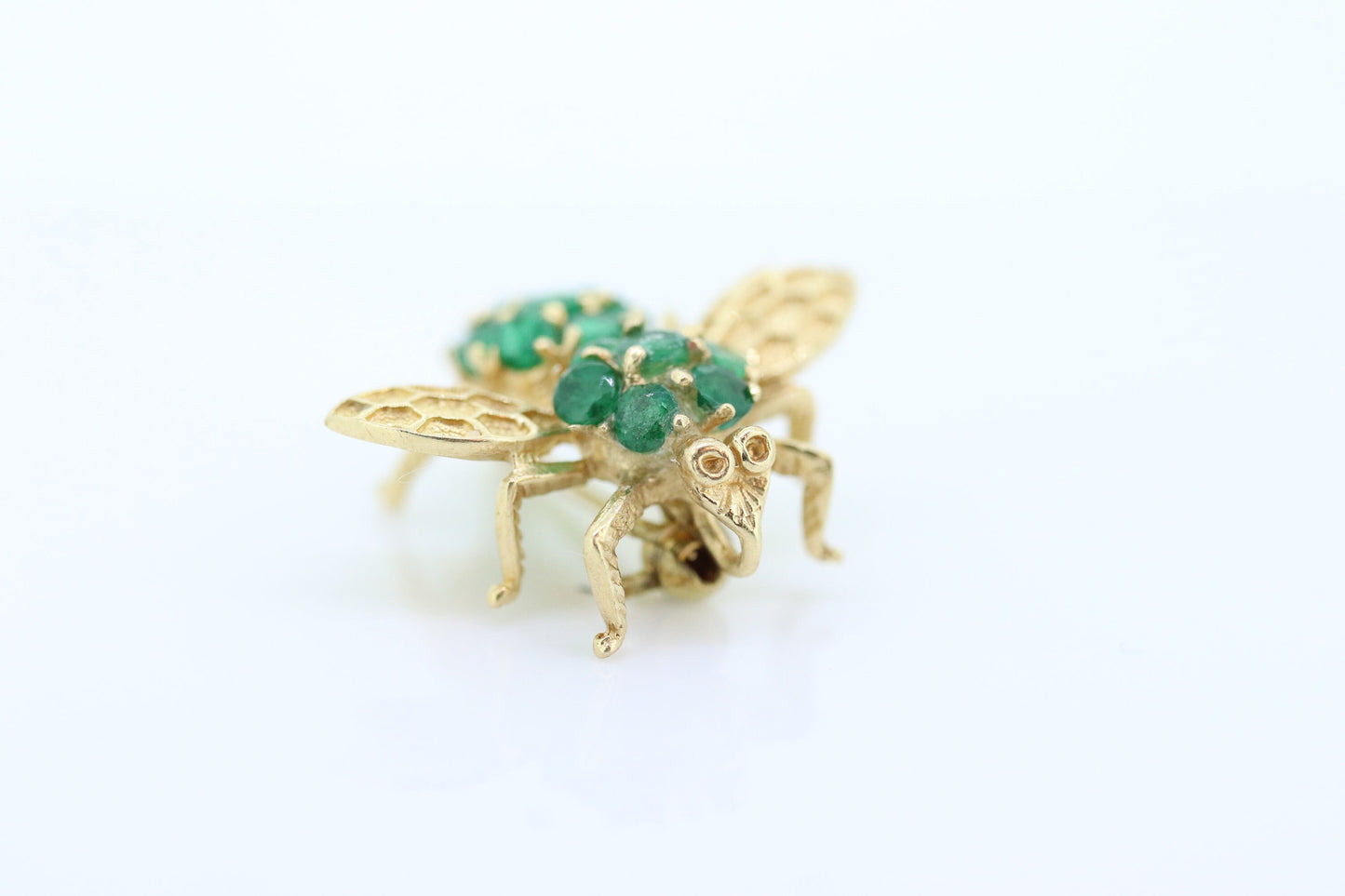 14k Bee Emerald Brooch. Bumble Bee Honey BEE. BEE brooch. with green Emerald set brooch pin. st(115/11)