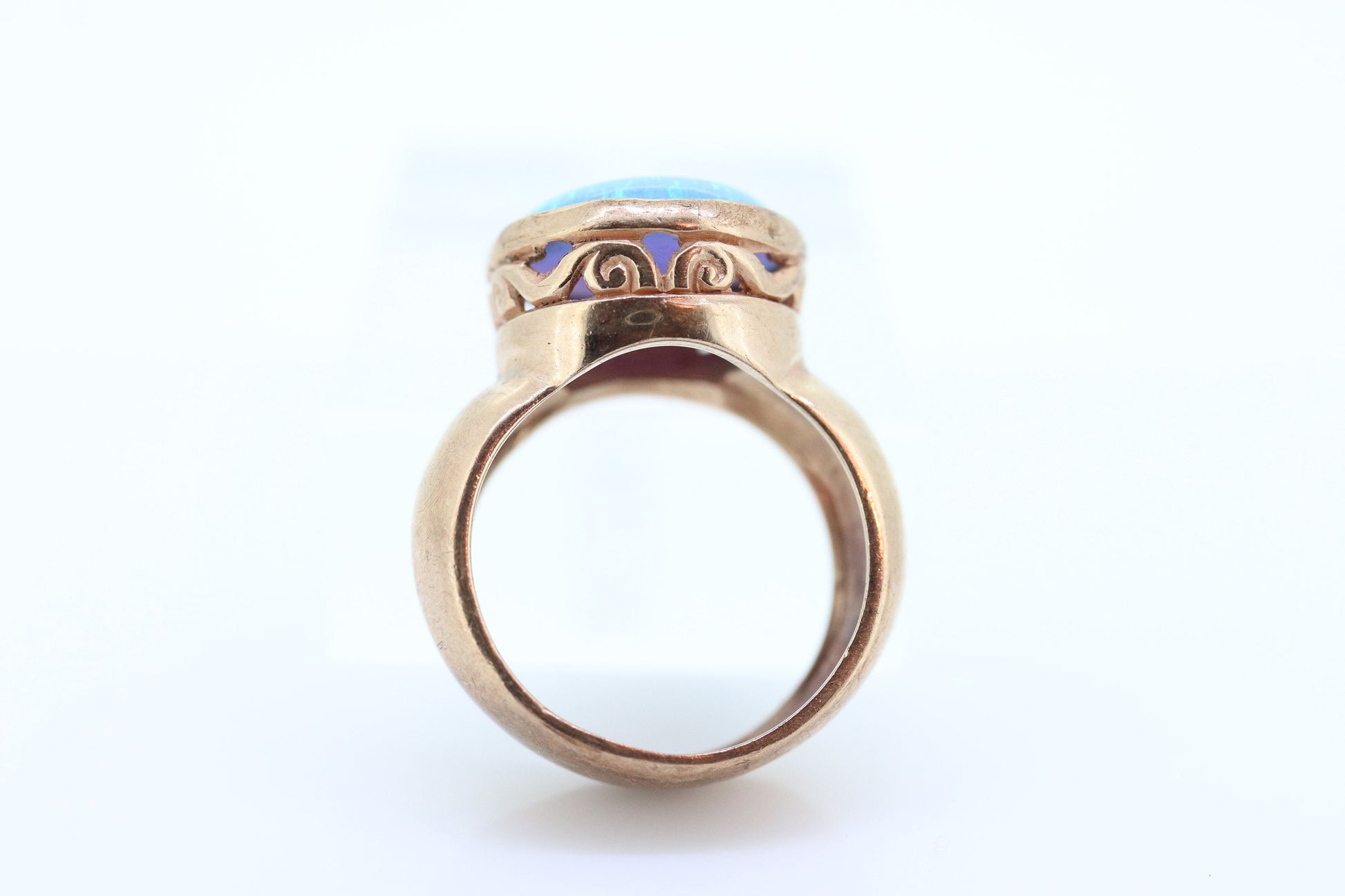 10k Large OPAL ring. 10k Rose Gold cabochon opal bezel set. Round Opal cabochon. st(109/11)
