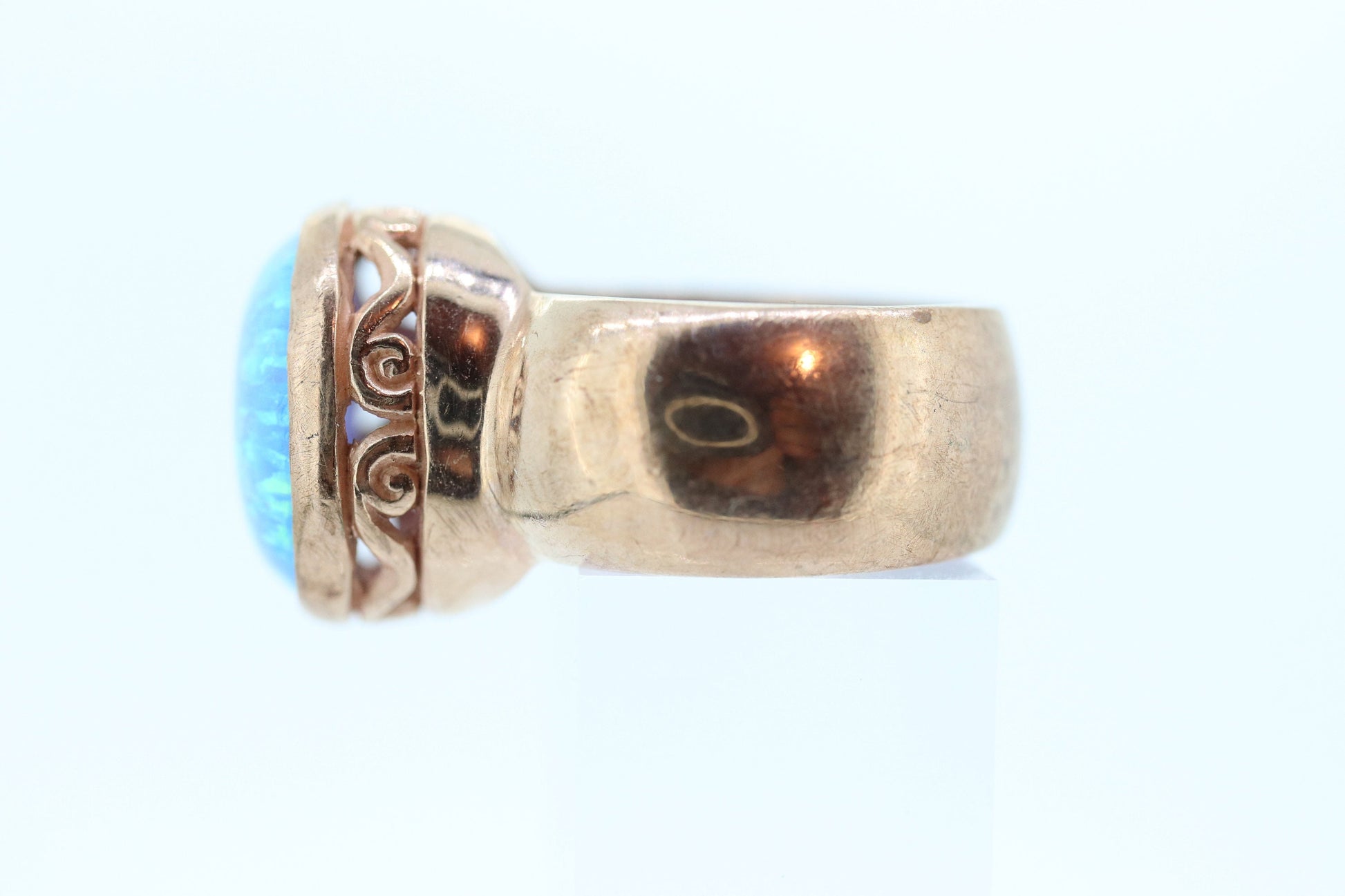 10k Large OPAL ring. 10k Rose Gold cabochon opal bezel set. Round Opal cabochon. st(109/11)