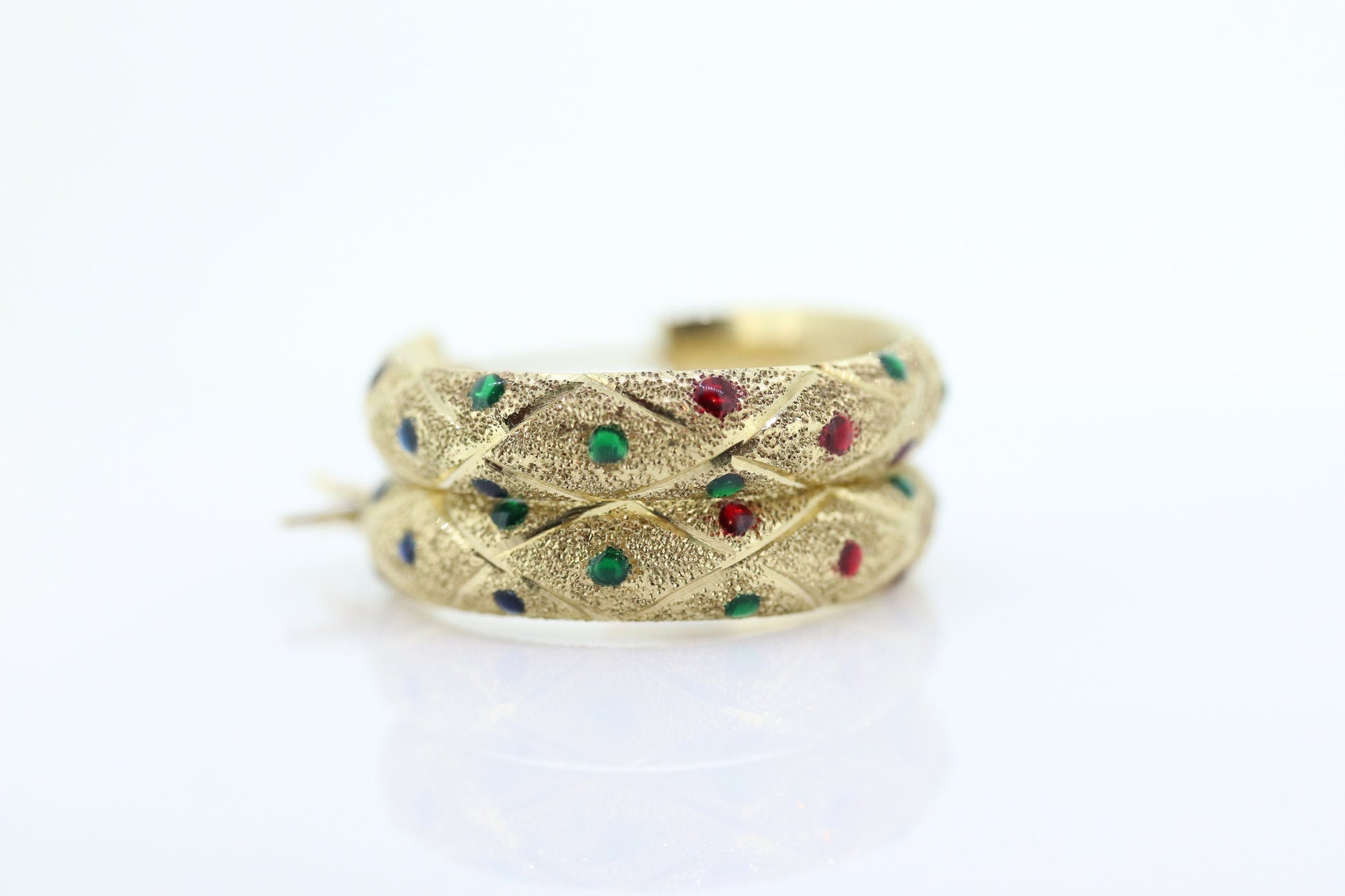 Hoop Earrings. 10k Yellow Gold. Textured Enamel Dot. Christmas Colors. Poka dot earrings. st(55/11)